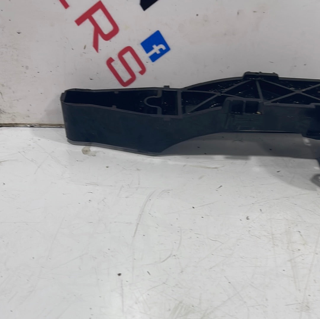 Renault Trafic/Vauxhall Vivaro EXTERIOR DOOR HANDLE INNER BRACKET (NO HANDLE) Drivers Side Front 2014-2019 P/N 806068194R