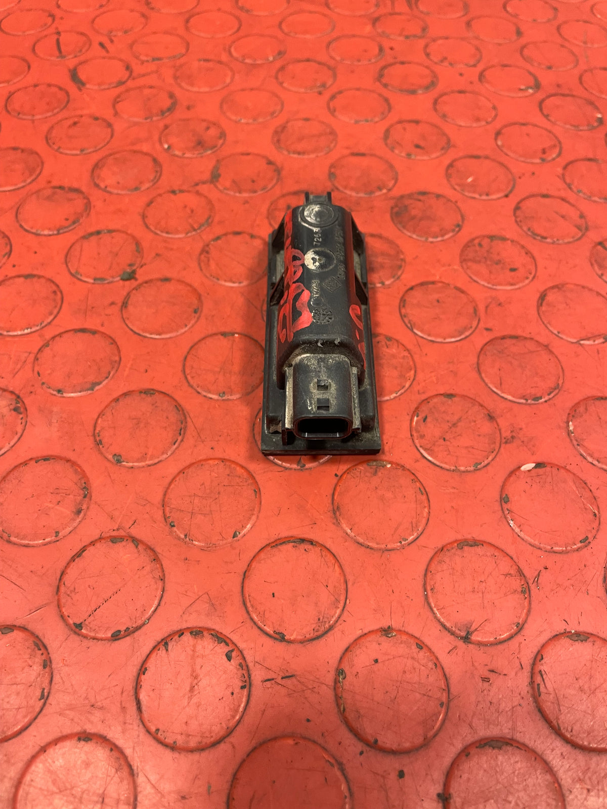 Fiat/Mercedes/Nissan/Opel/Renault NUMBER PLATE LIGHT P/N 8200480127