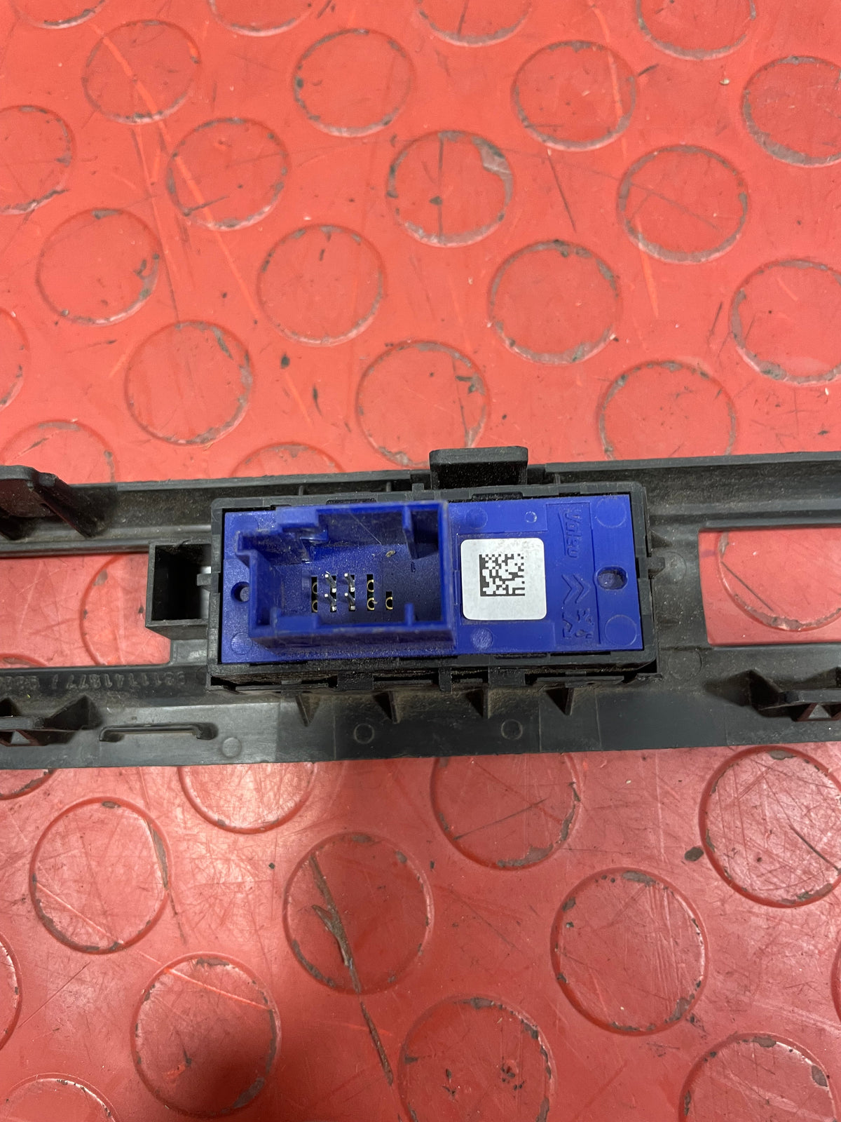 Citroen Berlingo/Peugeot Partner REAR CENTRAL LOCKING SWITCH AND PANEL 2019-2024 P/N 9811141877 / 9808825177