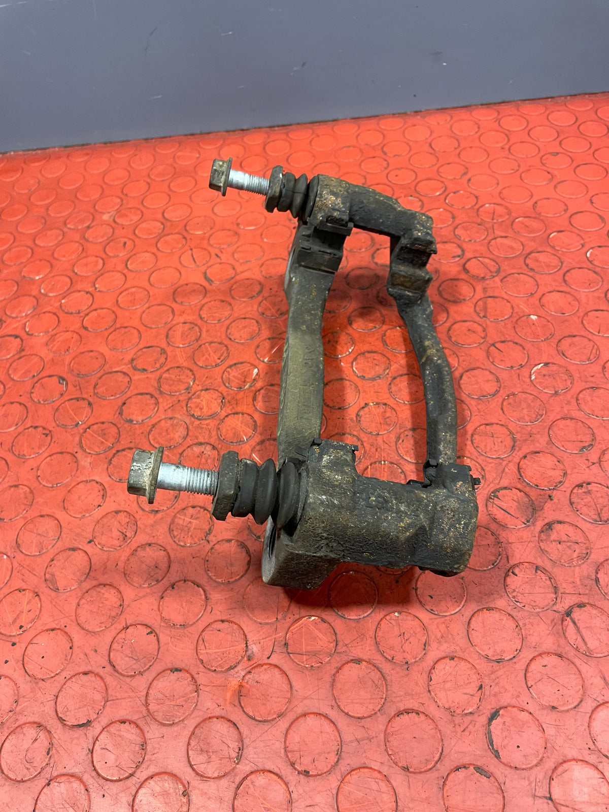 Volkswagen Crafter/Mercedes Sprinter FRONT BRAKE CALIPER CARRIER 2006-2016 P/N 2E0609139B