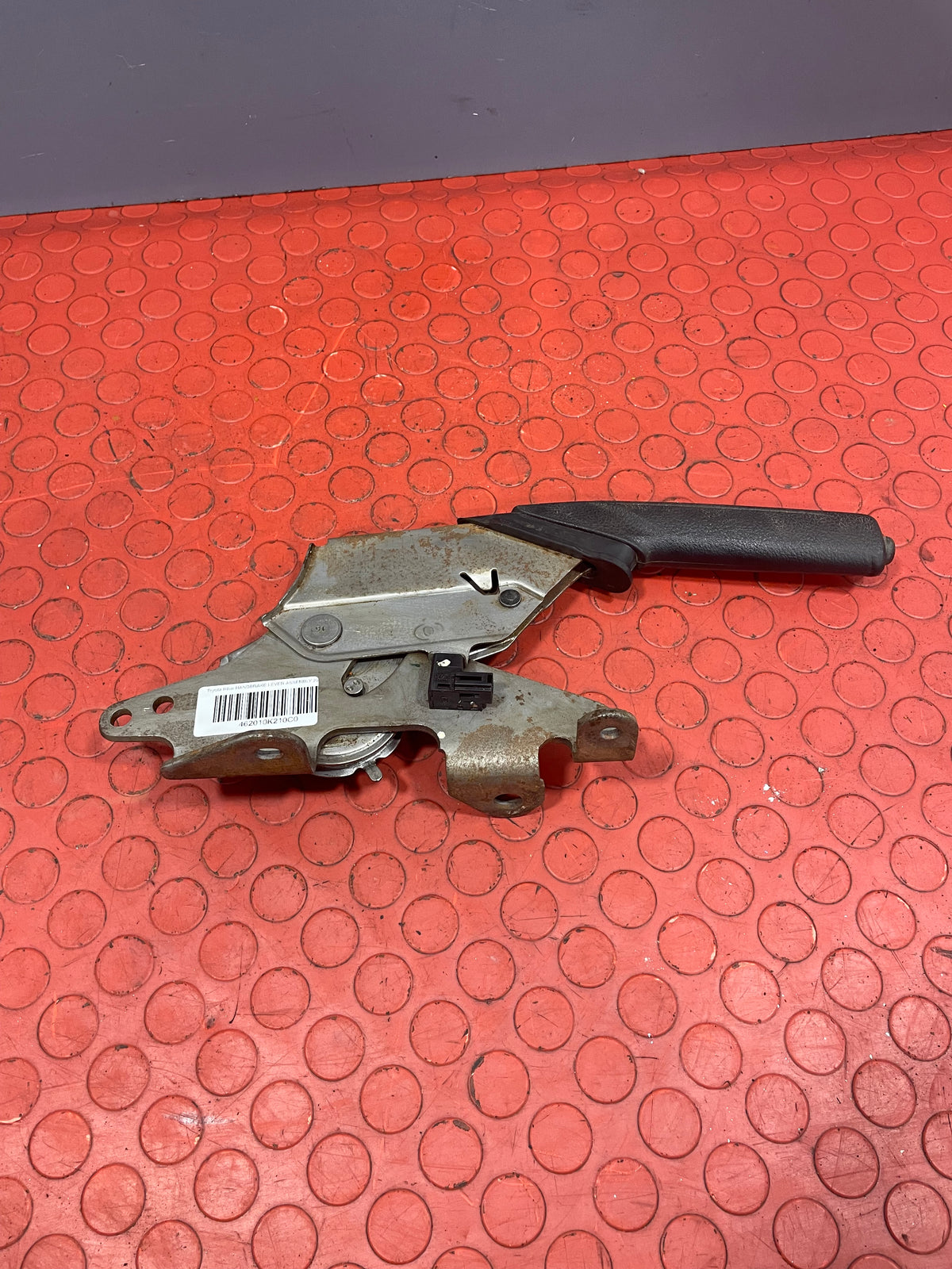 Toyota Hilux HANDBRAKE LEVER ASSEMBLY 2020 P/N 462010K210C0
