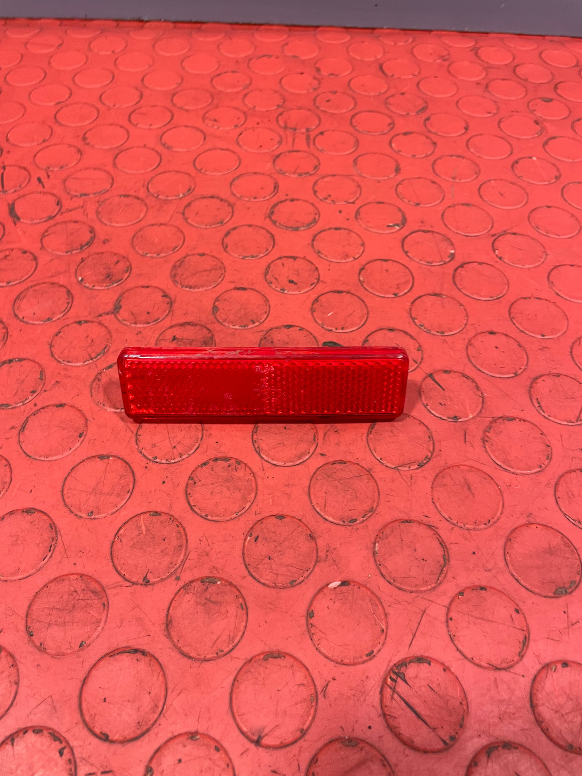 Renault Master 2/ Vauxhall Vivaro REAR BUMPER REFLECTOR P/N 7700353184