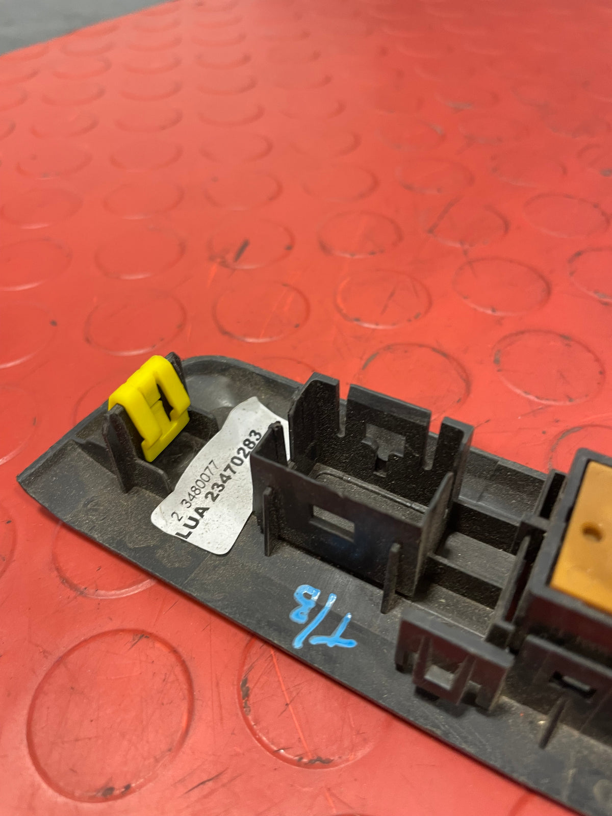 Citroen Berlingo/Peugeot Partner REAR CENTRAL LOCKING SWITCH AND PANEL 2019-2024 P/N 9811141877 / 9808825177