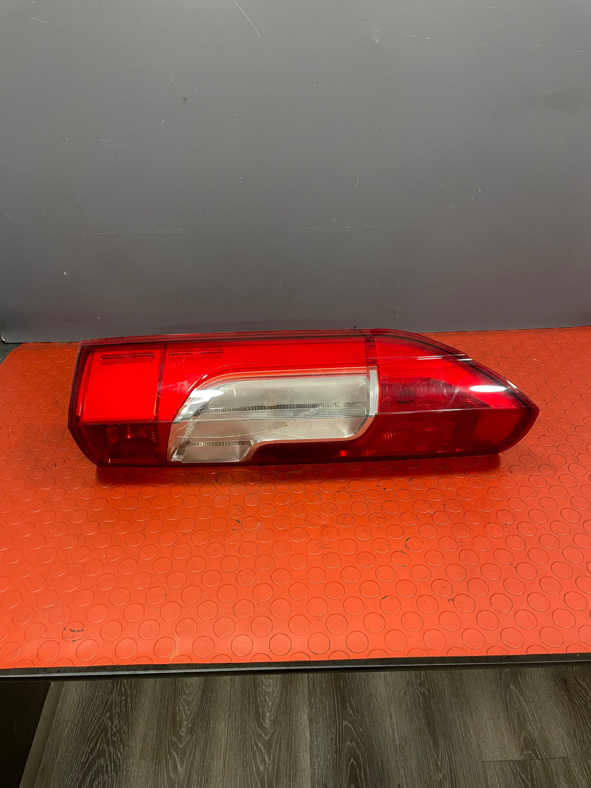 Peugeot Boxer REAR TAILLIGHT ASSEMBLY 2016-2019 Passenger side (Cracked lens) P/N 20620751