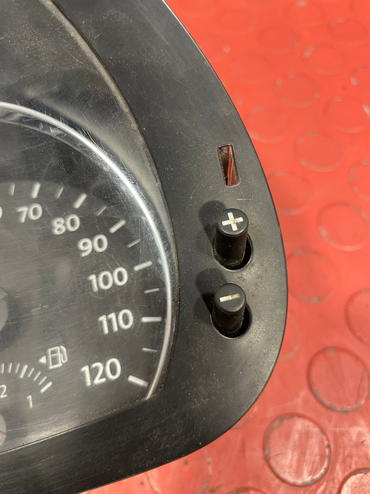 Volkswagen Crafter INSTRUMENT CLUSTER SPEEDOMETER 2006-2016 (CRACKED GLASS) P/N A9069006502