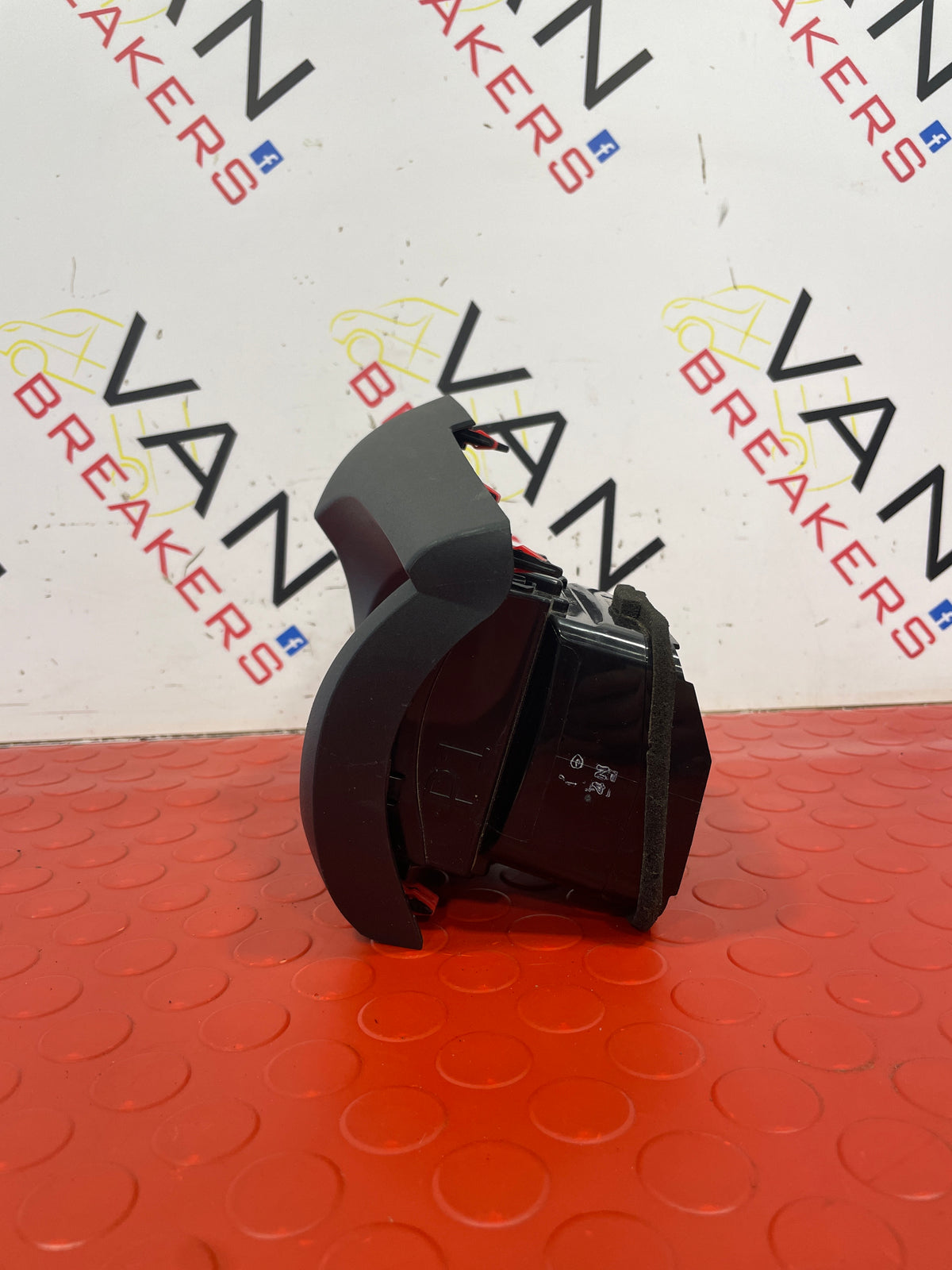 Toyota Hilux Mk8 DRIVERS SIDE DASH VENT 2017-2021 P/N 5565-0KK050