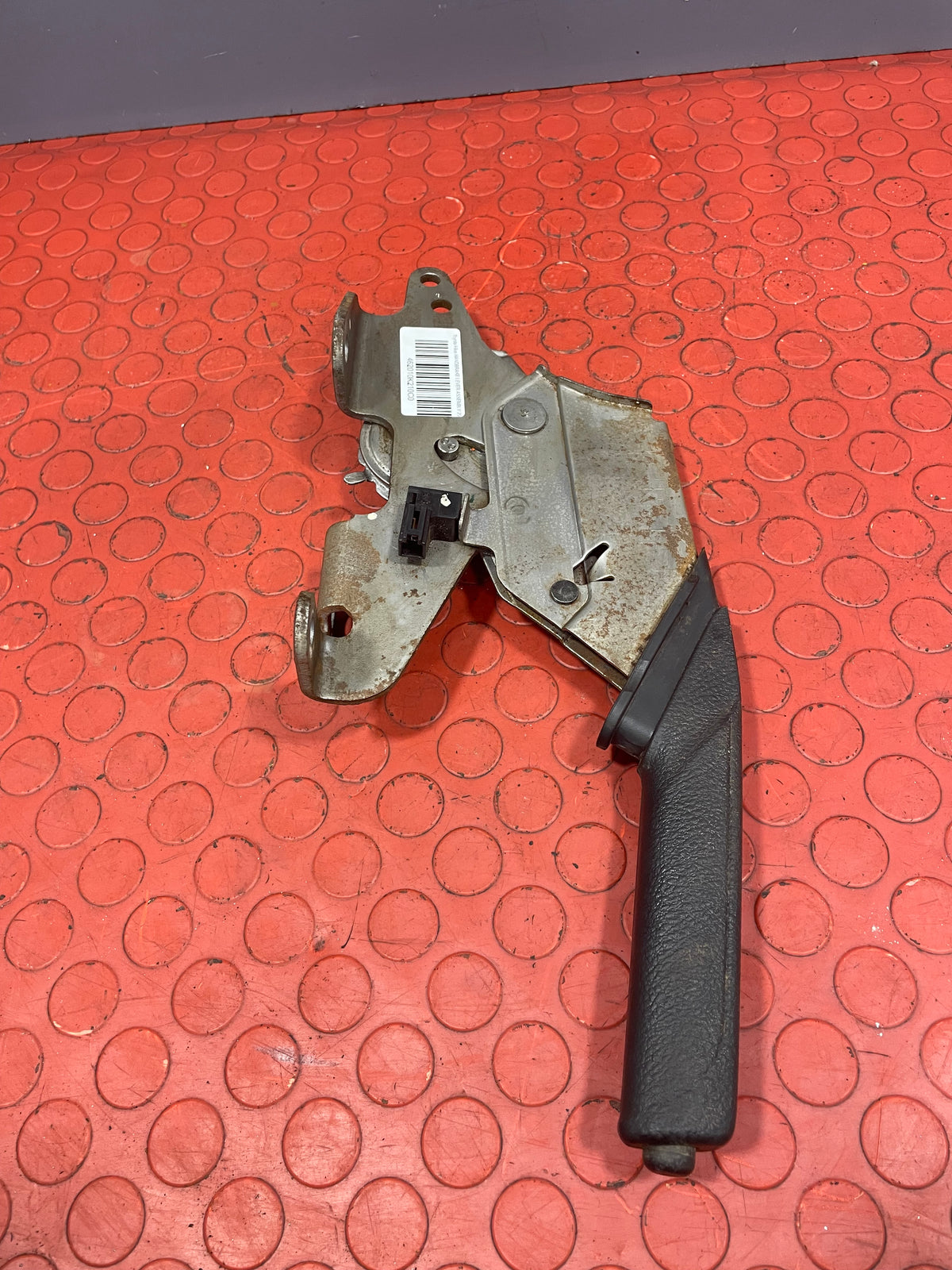 Toyota Hilux HANDBRAKE LEVER ASSEMBLY 2020 P/N 462010K210C0