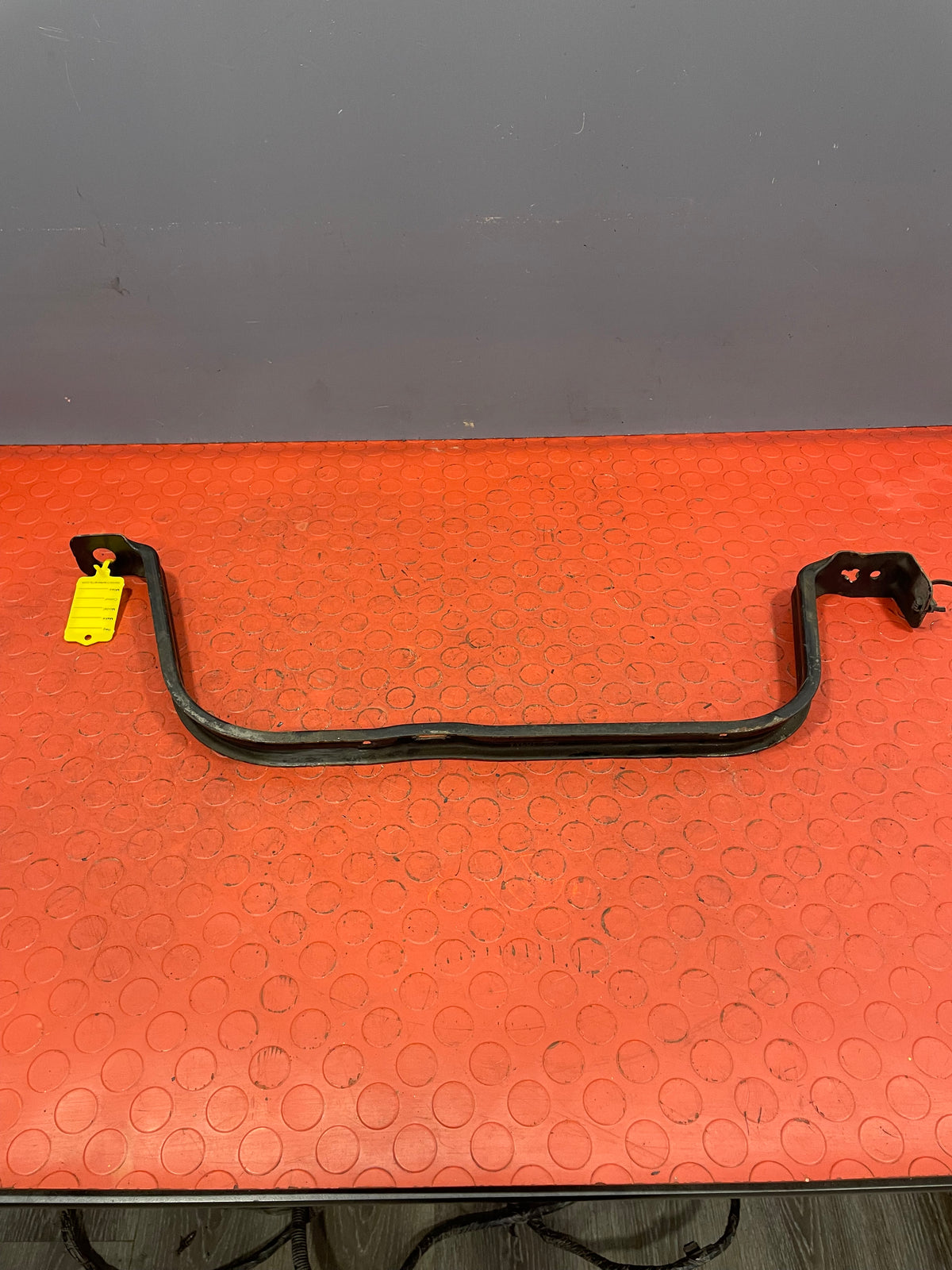 Citroen Dispatch/ Peugeot Expert/ Vauxhall Vivaro/ Toyota Proace FUEL TANK STRAP 2016-2024 P/N 9813784480 - 1