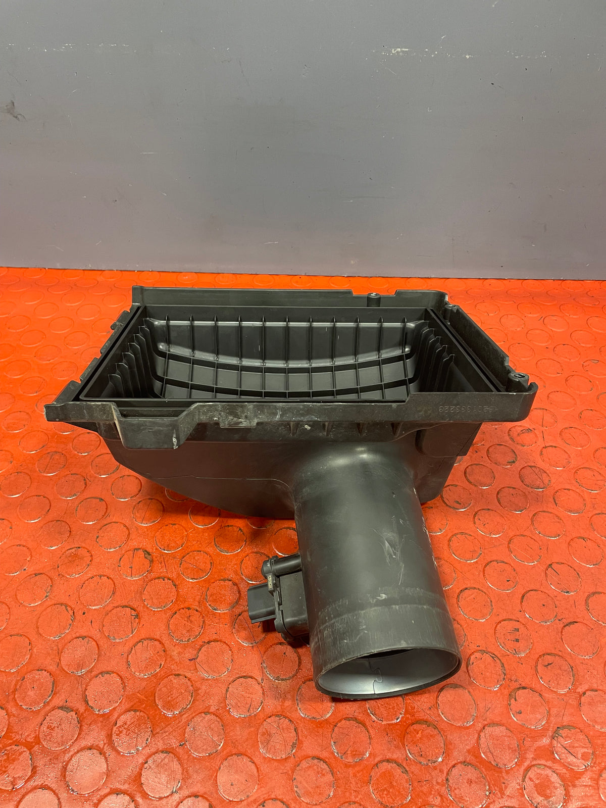 Renault Trafic/Vauxhall Vivaro AIR BOX LID WITH AIR FLOW METER 2014-2019 P/N H8201333223 - 1
