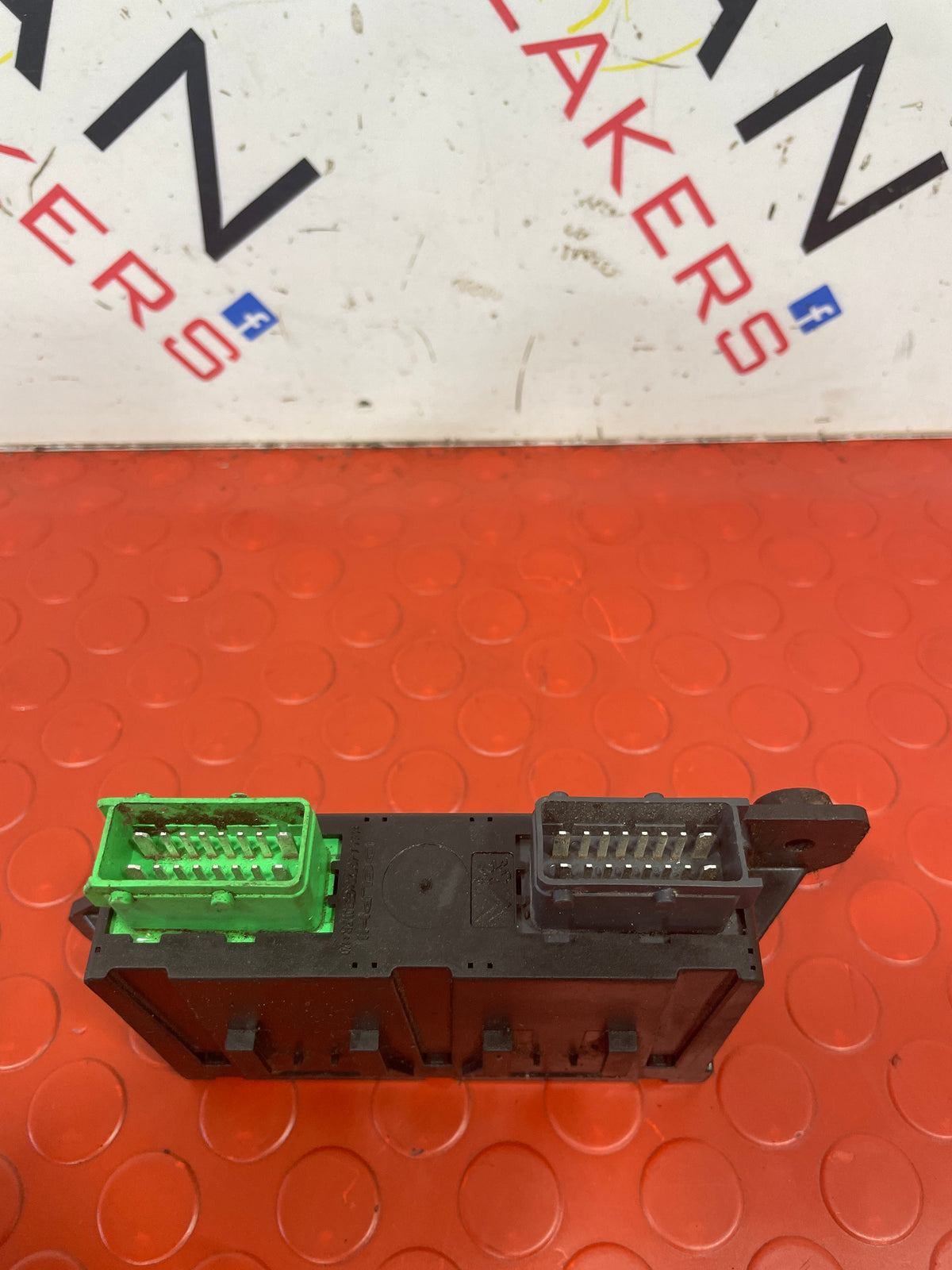 Peugeot Partner/Expert FUSE PORT 2019-2024 P/N 9807499880