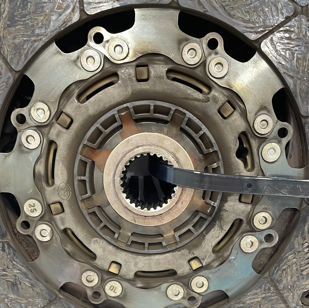 Volkswagen Crafter FWD CLUTCH PLATE WITH PRESSURE PLATE 2.0 2021 P/N 04L141015P