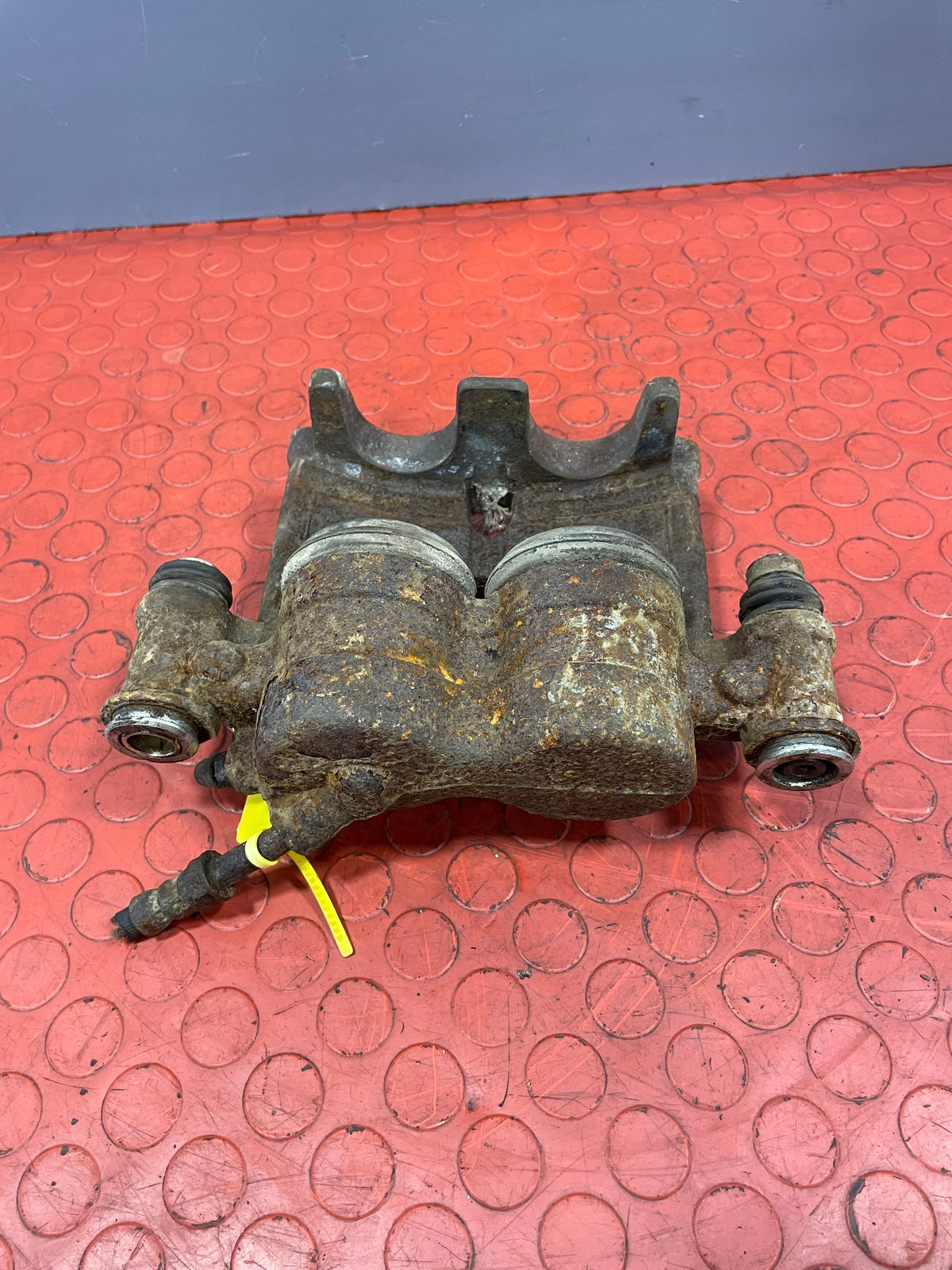 Mercedes Sprinter/Volkswagen Crafter FRONT BRAKE CALIPER Passenger Side BREMBO P/N A0044205783