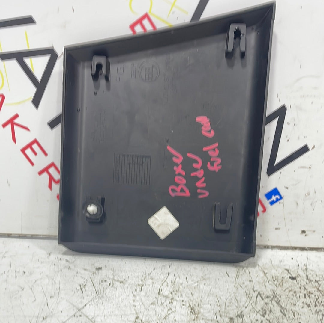 Citroen Relay/ Peugeot Boxer/ Fiat Ducato UNDER FUEL CAP TRIM 735684309