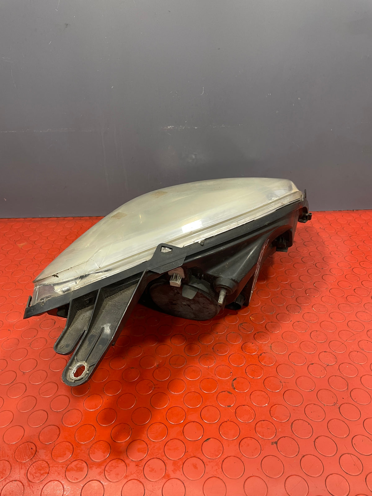 Peugeot Bipper/Citroen Nemo PASSENGER SIDE HEADLIGHT 2013(Broken Mountings Cracked Underside) P/N 45575383 - 1