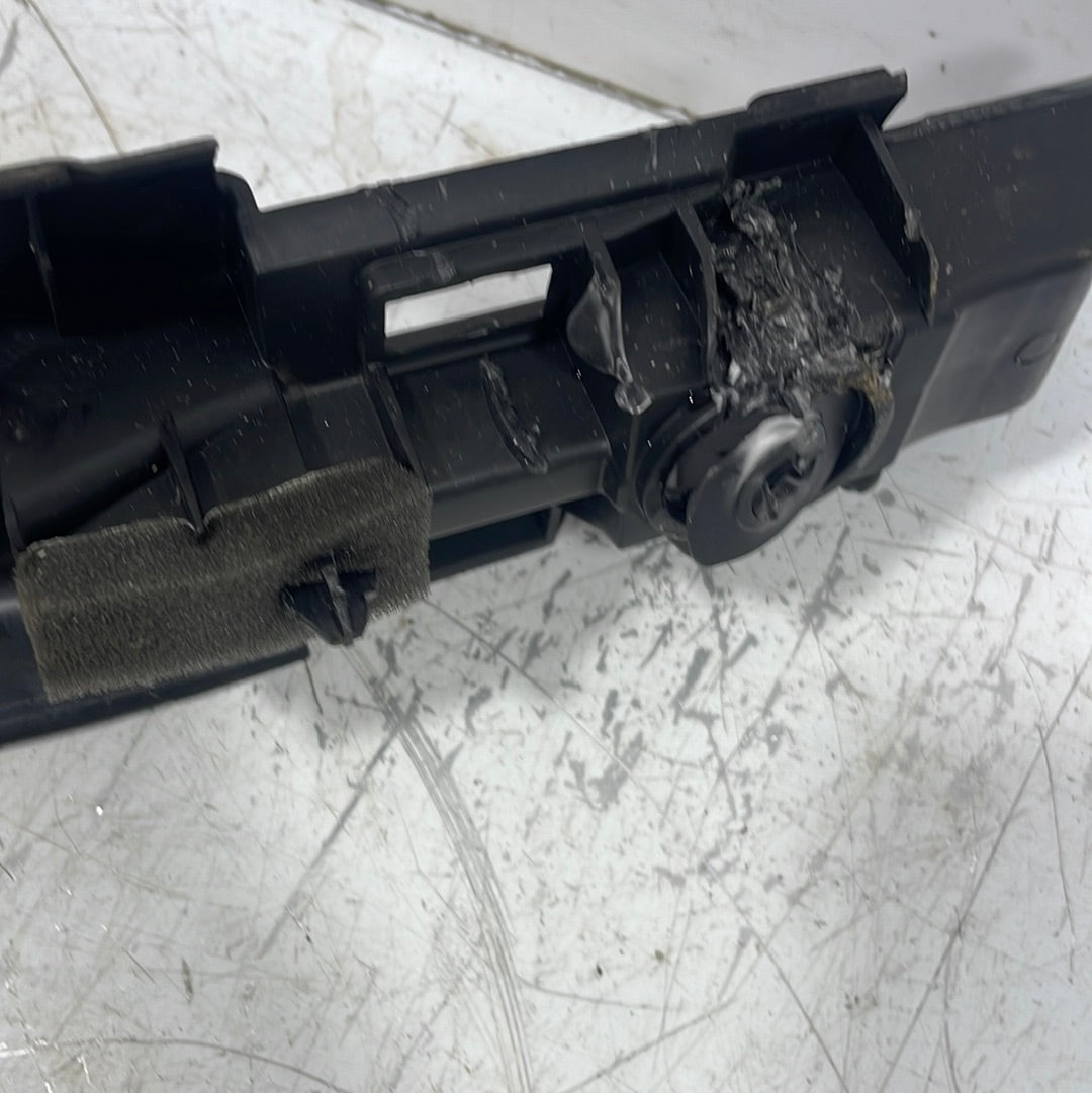 Citroen Berlingo/Peugeot Partner/Vauxhall Combo/Toyota Proace City INTERIOIR TRIM PASSENGER SIDE FOOTWELL BONNET PULL SURROUND P/N 9816395977