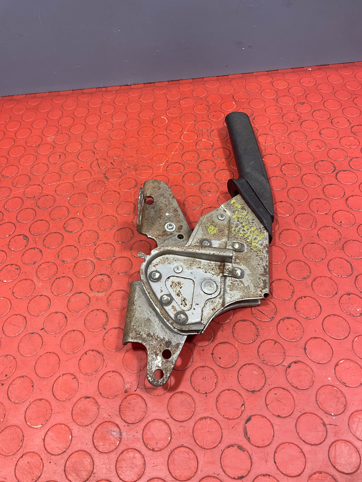 Toyota Hilux HANDBRAKE LEVER ASSEMBLY 2020 P/N 462010K210C0