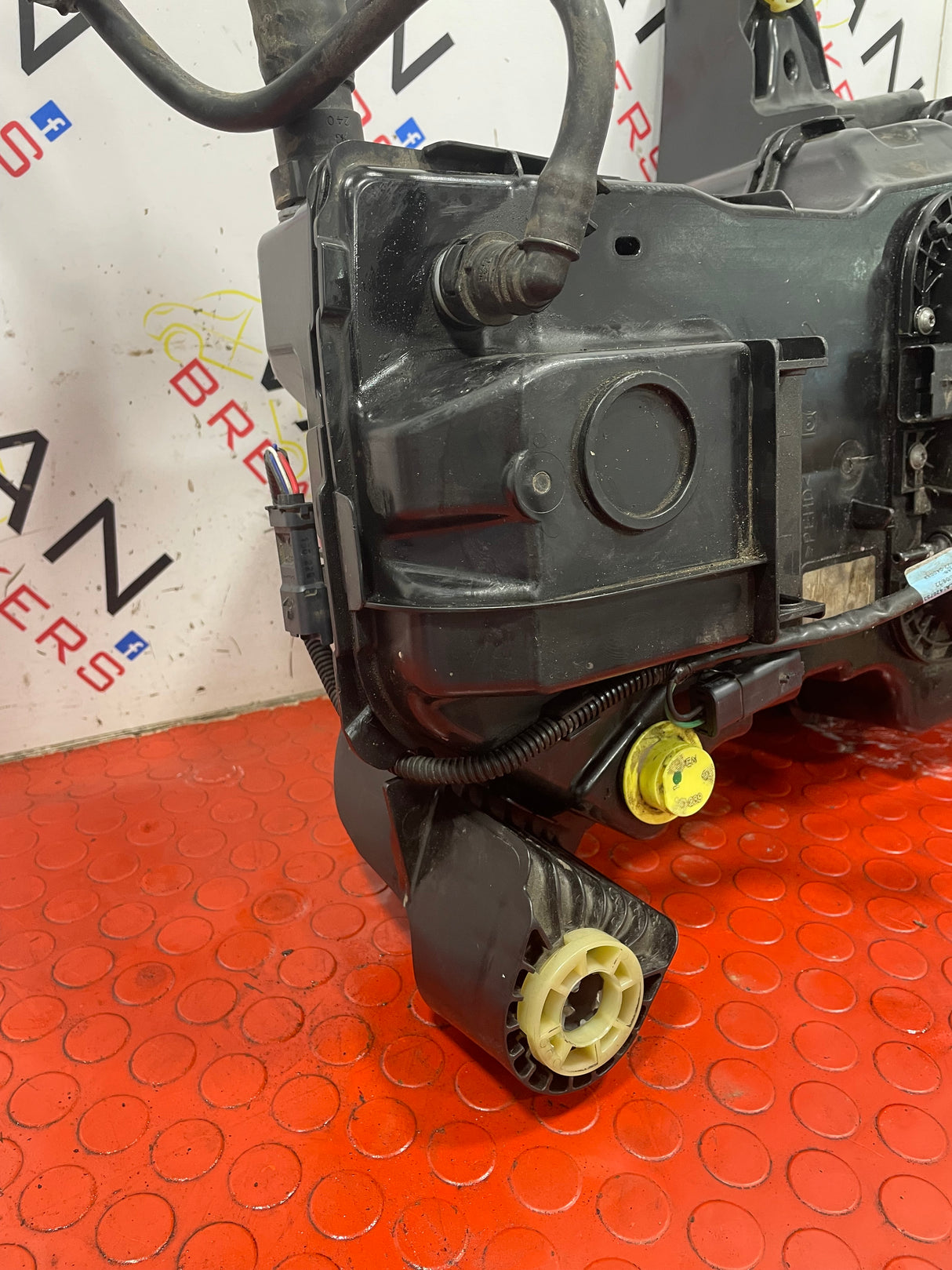 Citreon Berlingo/Peugeot Partner/Vauxhall Combo/Proace City 1.5 ADBLUE TANK COMPLETE WITH PUMP 2019> P/N 9832421480