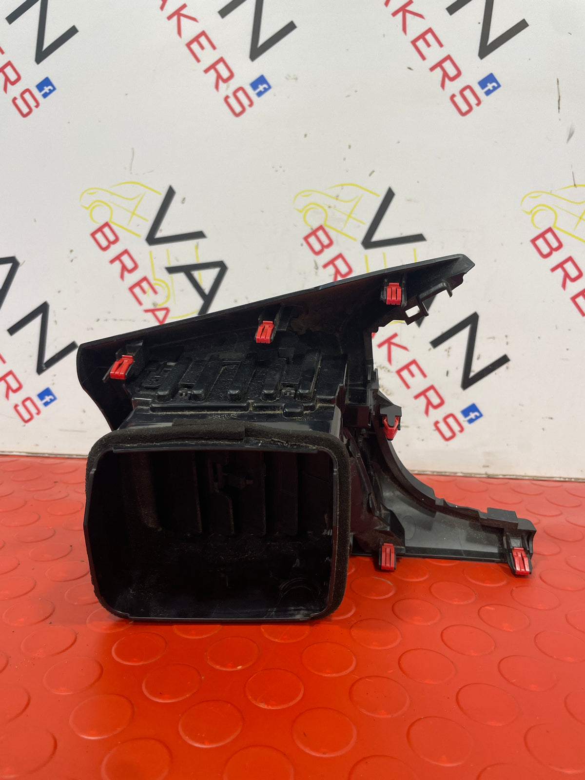 Toyota Hilux Mk8 DRIVERS SIDE DASH VENT 2017-2021 P/N 5565-0KK050