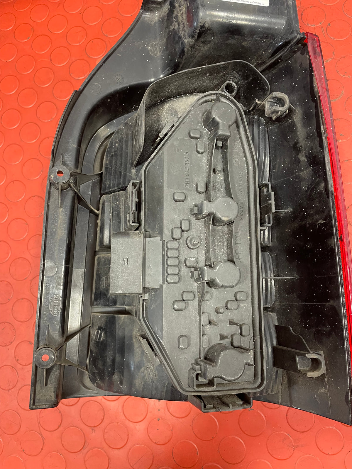Volkswagen Transporter T5 PASSENGER SIDE REAR TAIL LIGHT 2009-2015 P/N 7H0945095F - 1`