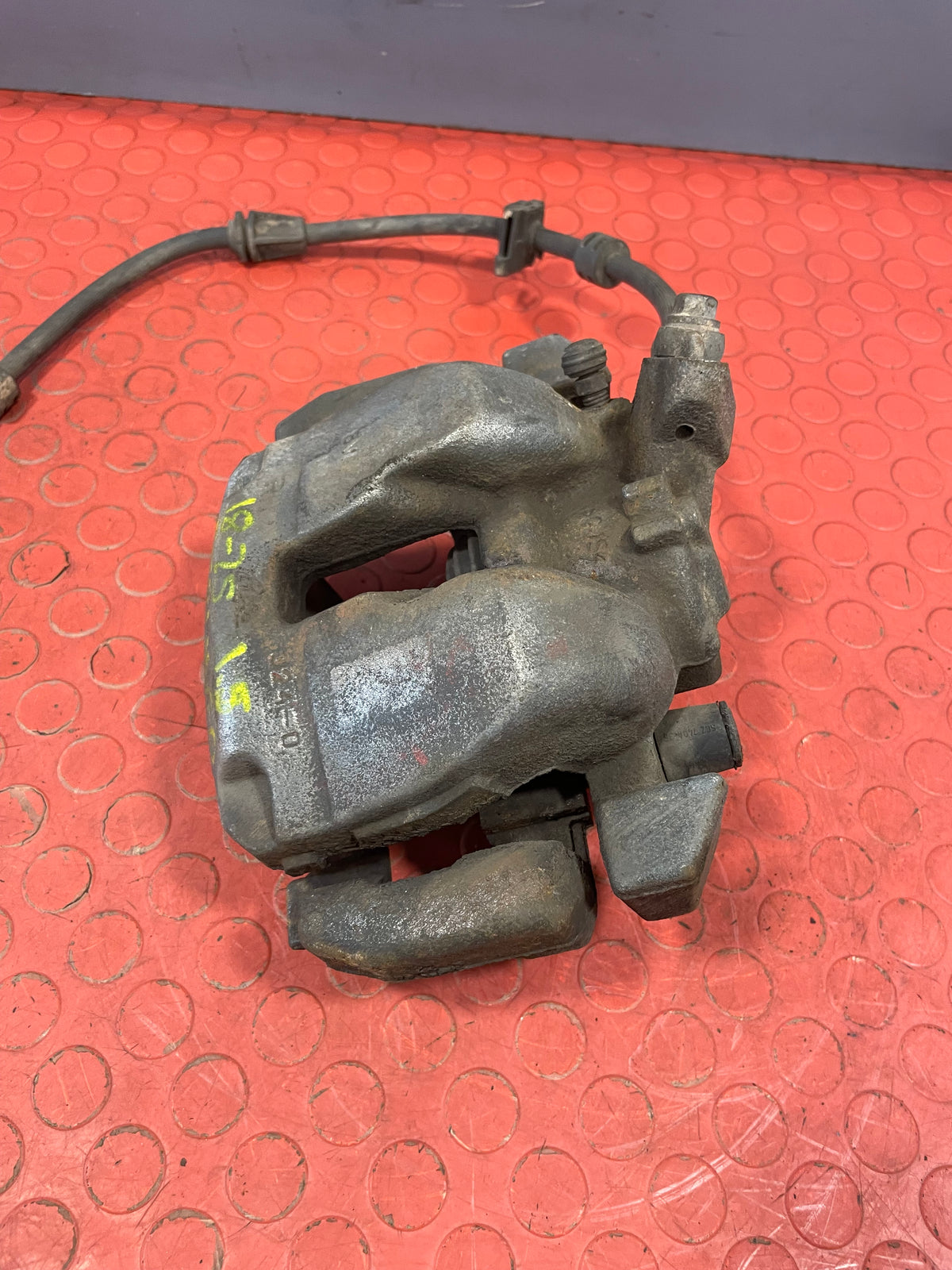 Citroen Berlingo/Peugeot Partner/Vauxhall Combo/Toyota Proace City BRAKE CALIPER Front Drivers Side (With Carrier) 1.5 2018-2025 P/N 9830798780