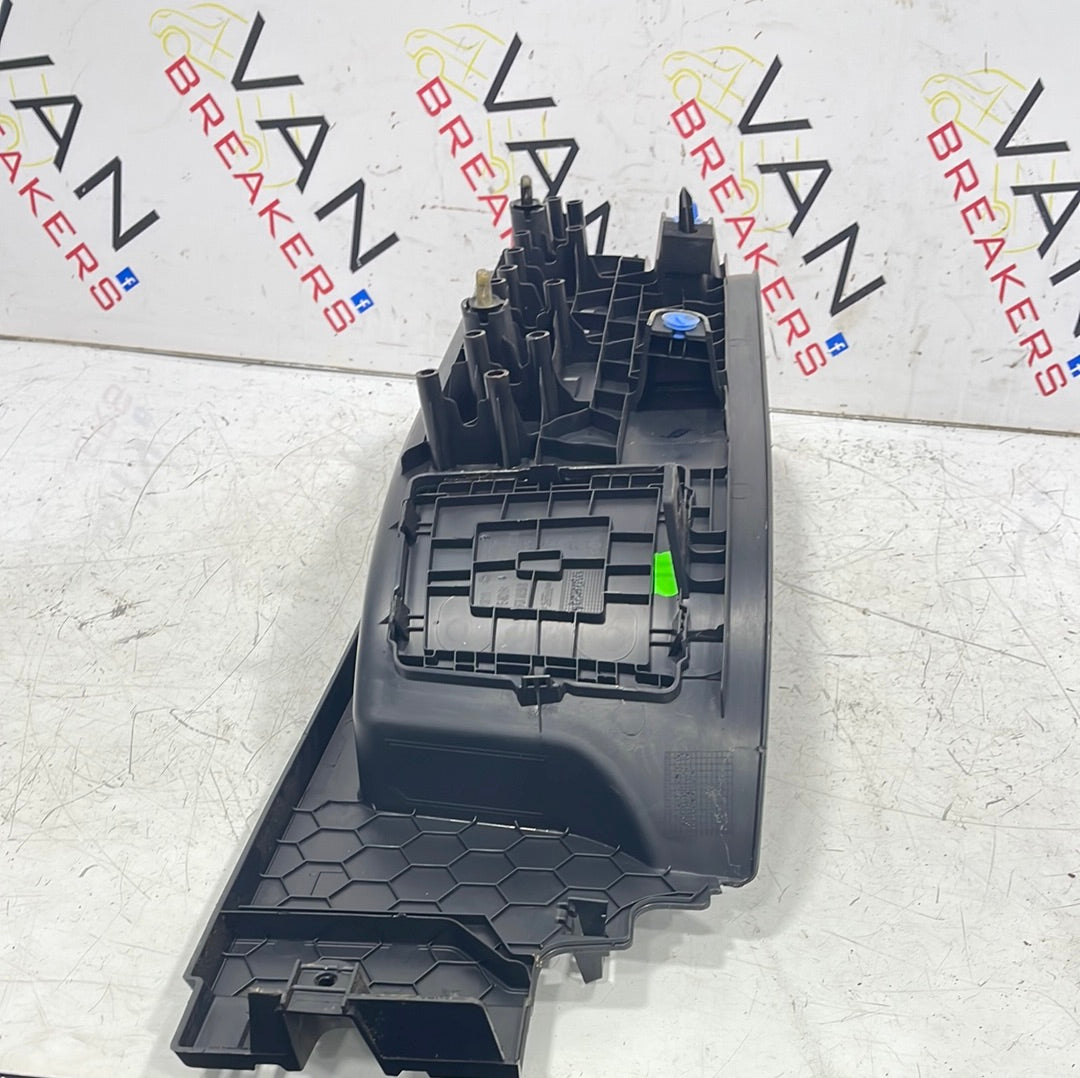 Citroen Dispatch/ Peugeot Expert/ Toyota Proace/ Vauxhall Vivaro(19) STEP COVER 98100695ZD