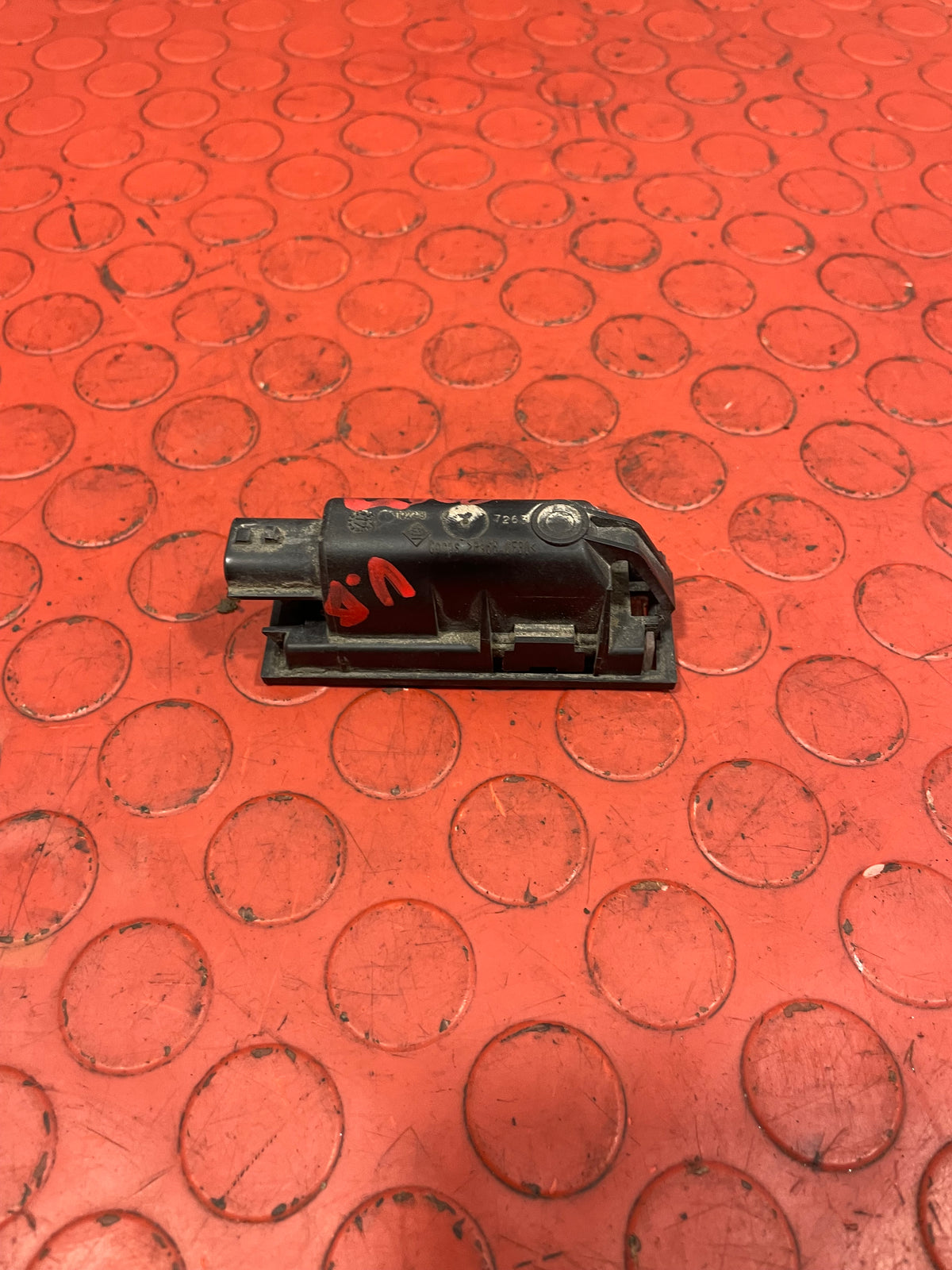 Fiat/Mercedes/Nissan/Opel/Renault NUMBER PLATE LIGHT P/N 8200480127