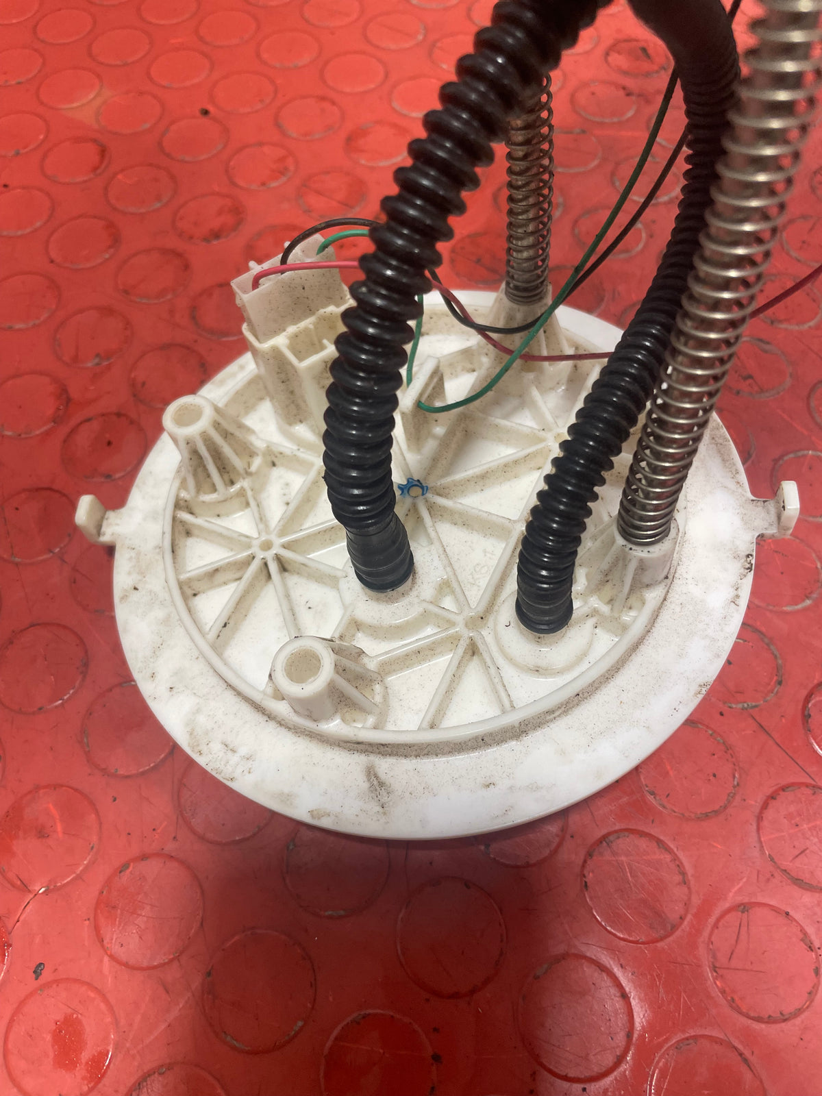Toyota Hilux FUEL SENDER UNIT 2016-2025 P/N 770100K201