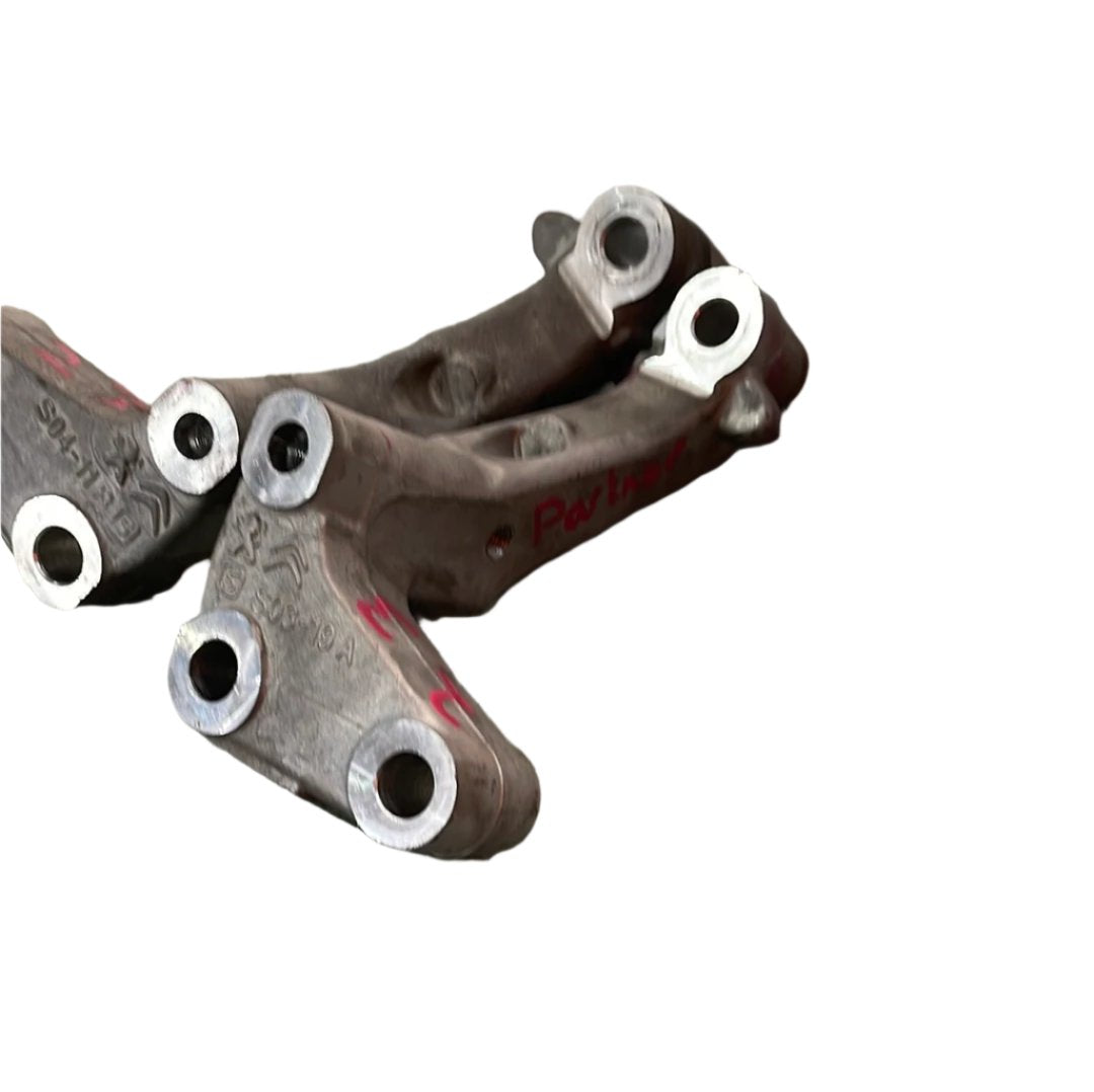 Citroen Berlingo/Peugeot Partner/Vauxhall Combo/Toyota Proace CIty FRONT SUB FRAME SUPPORT BRACKETS (PAIR) 1.5 2018-2025 P/N 967763018003