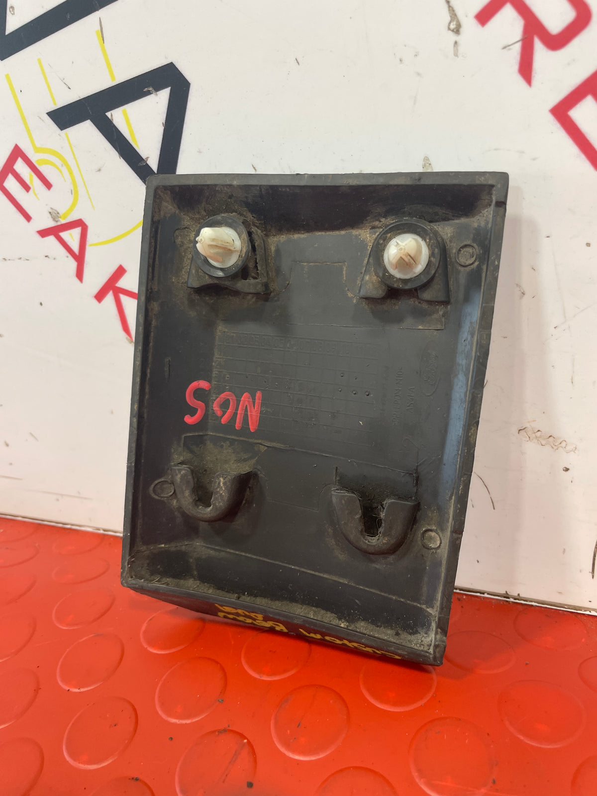 Ford Transit Custom P/S LEFT BELOW FUEL DOOR MOULDING P/N BK21V29427ABW