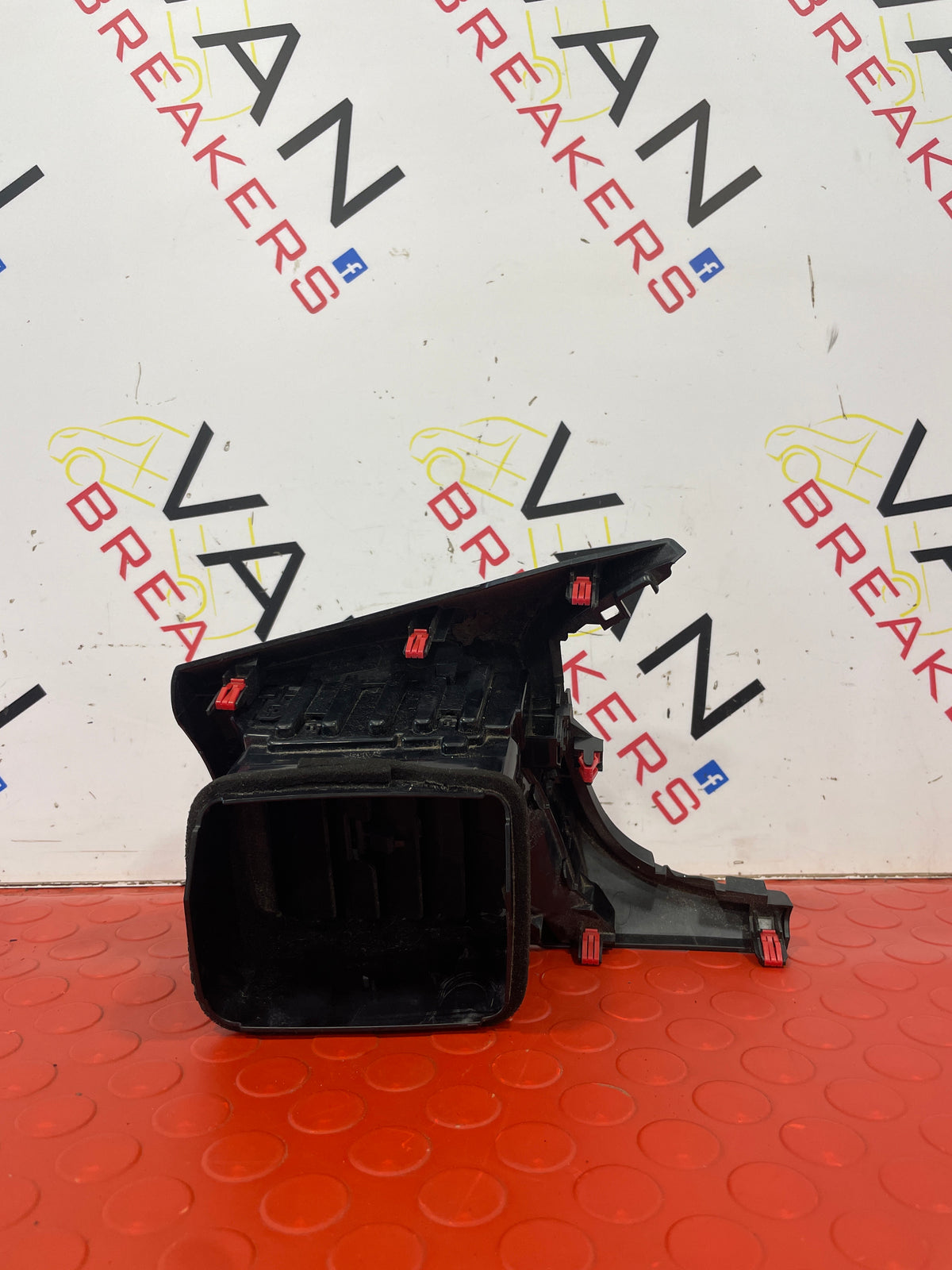 Toyota Hilux Mk8 DRIVERS SIDE DASH VENT 2017-2021 P/N 5565-0KK050