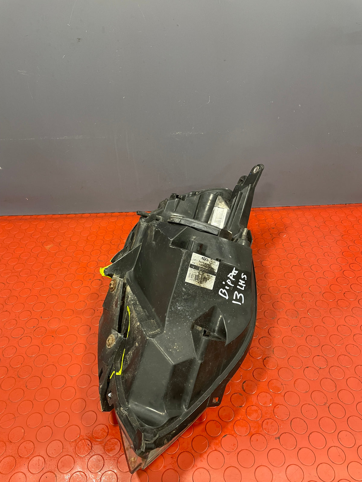 Peugeot Bipper/Citroen Nemo PASSENGER SIDE HEADLIGHT 2013(Broken Mountings Cracked Underside) P/N 45575383 - 1