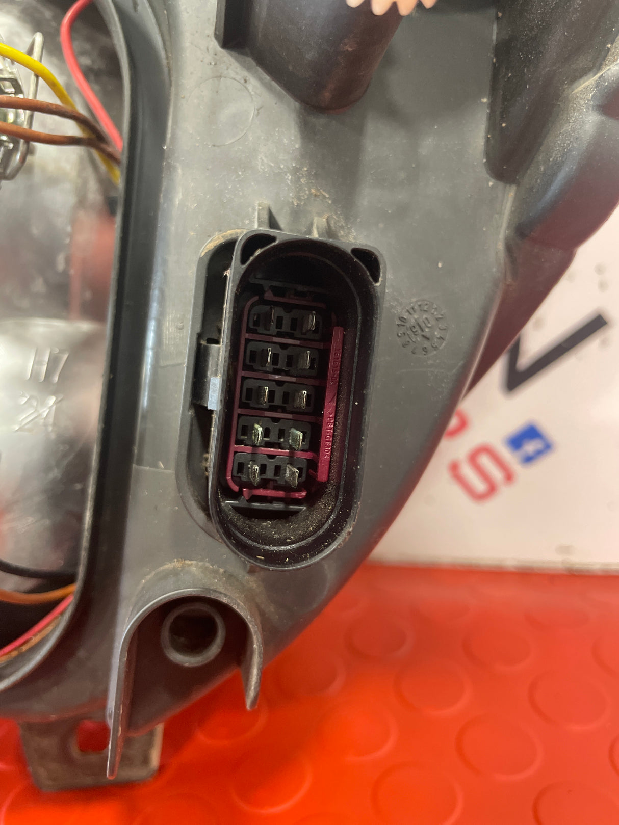 Mercedes Sprinter Van Headlight 2006-2014 Headlamp Drivers Side Right O/S P/N 24738200RE