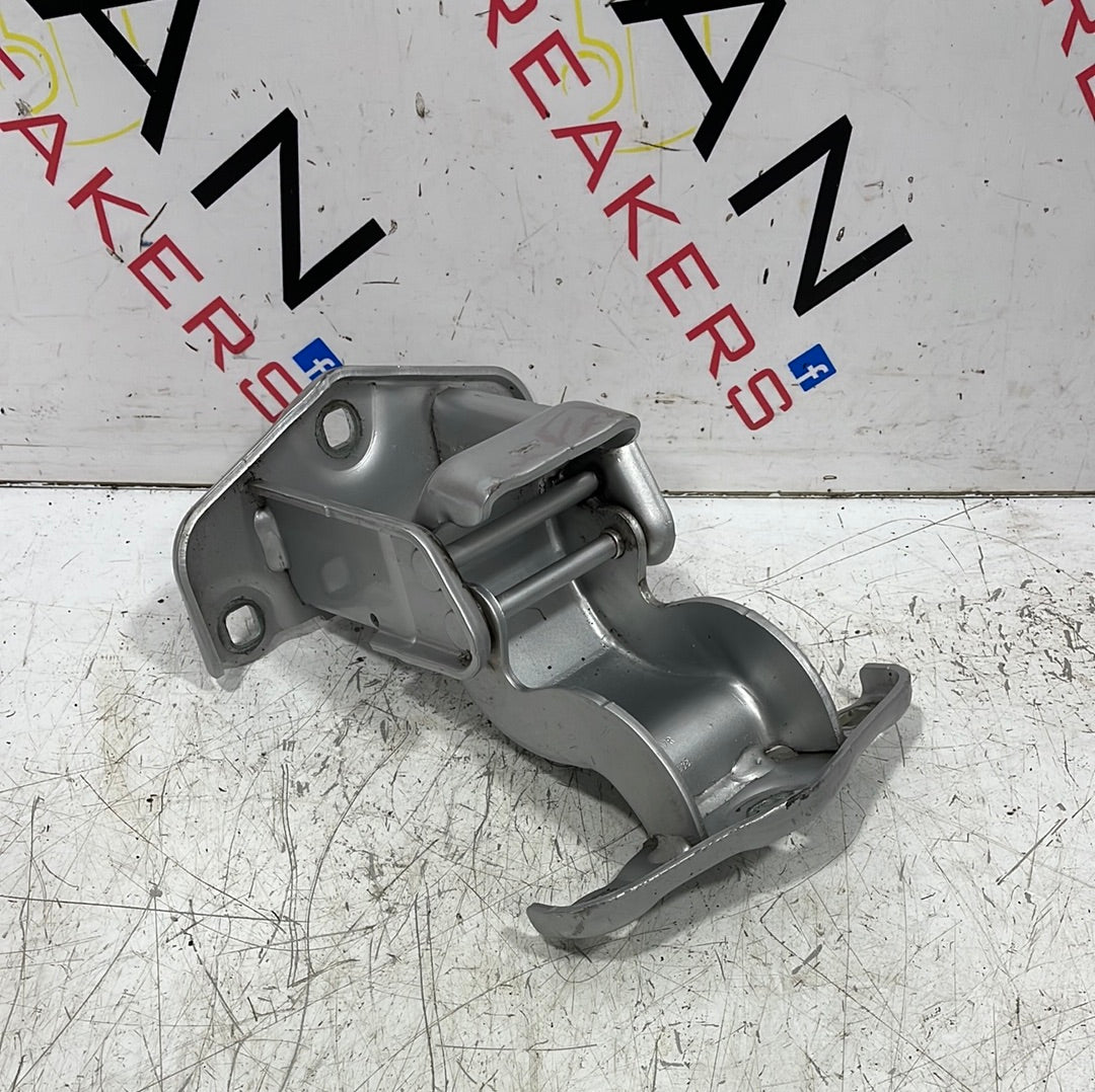Renault Trafic/Vauxhall Vivaro REAR DOOR HINGE (SILVER) 2014/2019 P/N 904006707R