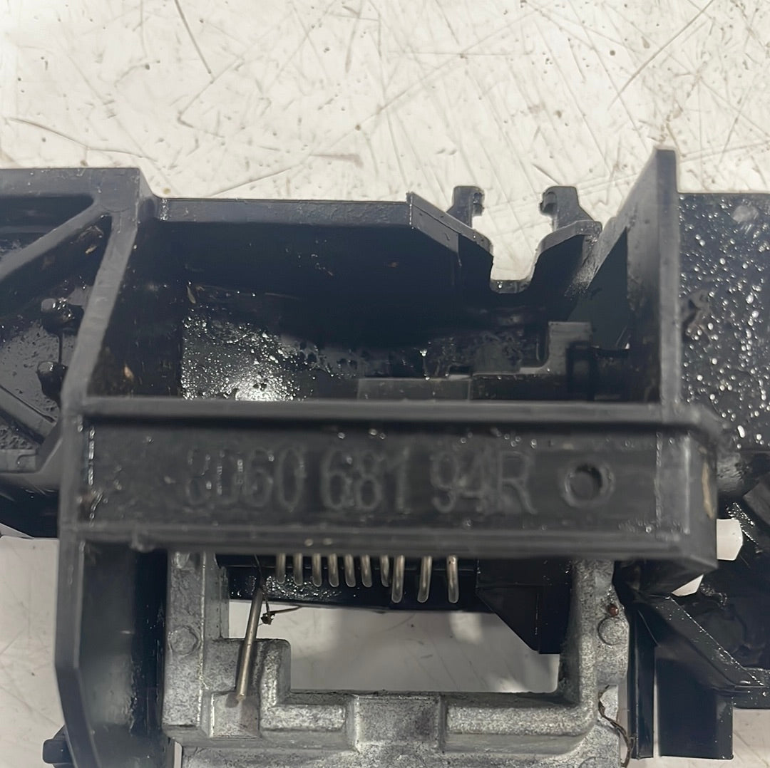 Renault Trafic/Vauxhall Vivaro EXTERIOR DOOR HANDLE INNER BRACKET (NO HANDLE) Drivers Side Front 2014-2019 P/N 806068194R