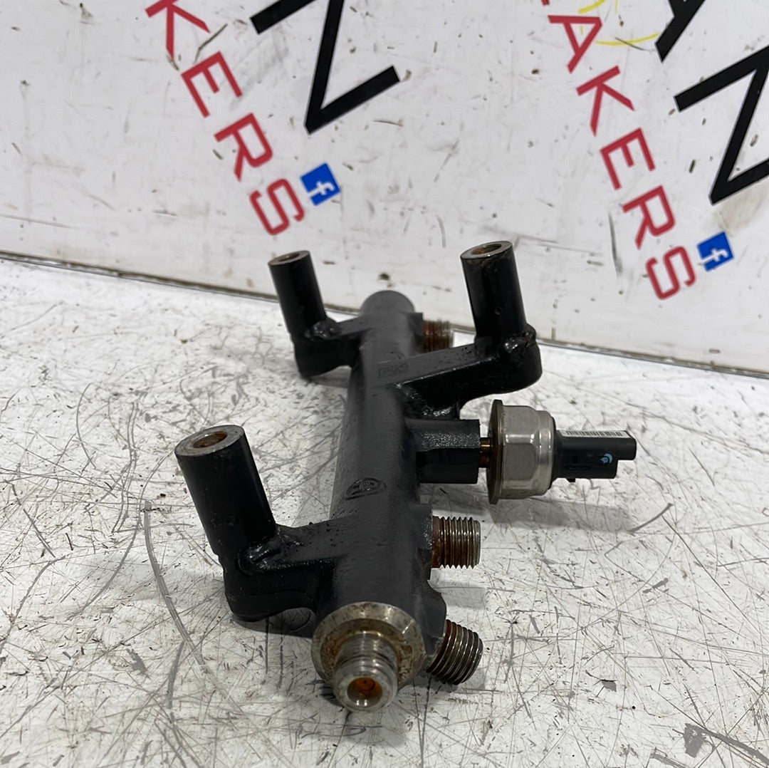 Ford/Citroen/Peugeot INJECTOR RAIL WITH SENSOR 2.0L P/N 9681909680-04