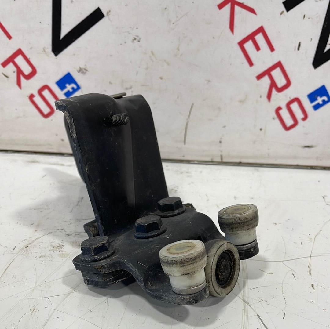 Ford Transit Custom N/S SLIDING DOOR MIDDLE ROLLER 2013-2018 P/N BK21V268K35AG