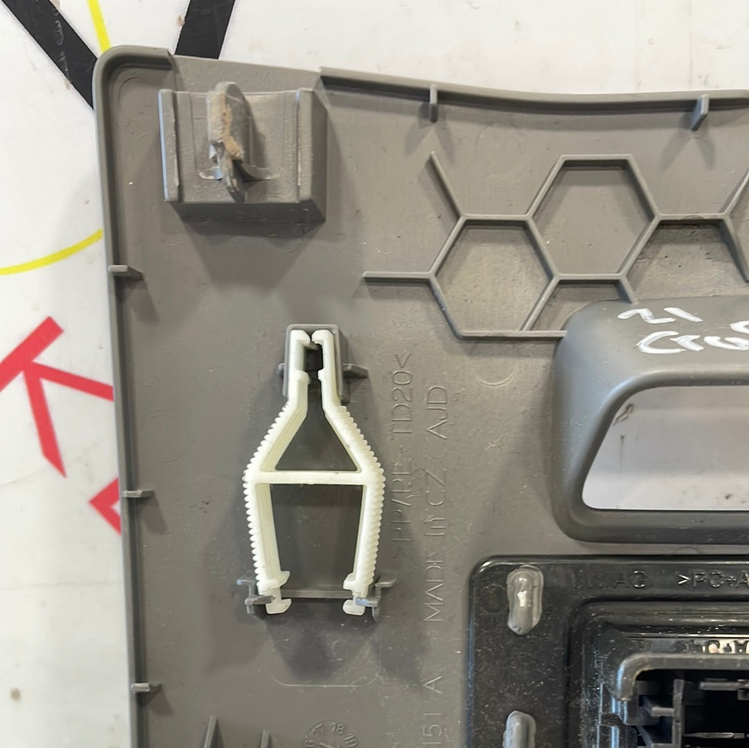 Volkswagen Crafter FUSE BOX COVER 2021 P/N 7C2857151A