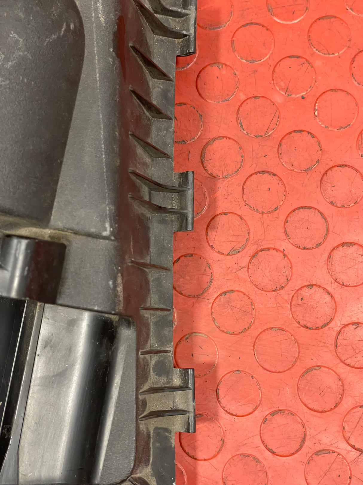 Renault Trafic/Vauxhall Vivaro AIR BOX LID 2.0 DCi 2010-2014 P/N H8200542143