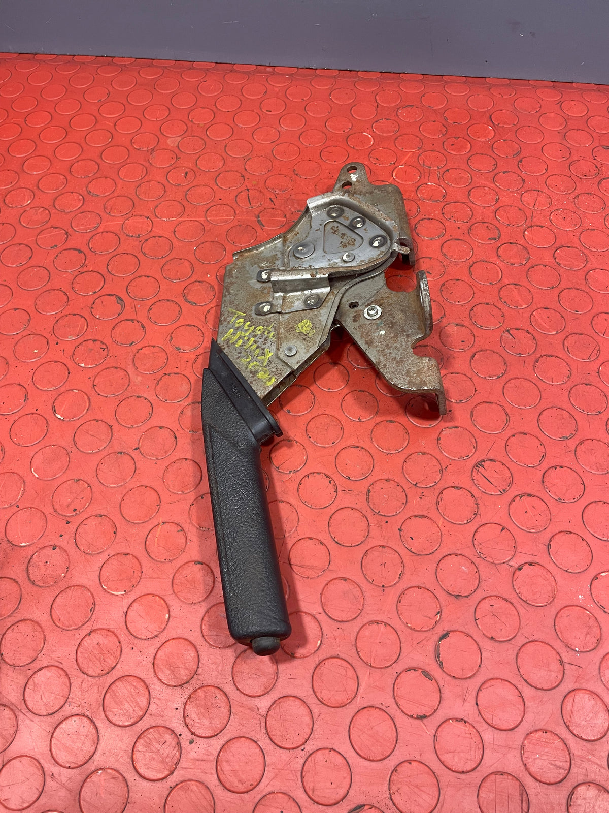 Toyota Hilux HANDBRAKE LEVER ASSEMBLY 2020 P/N 462010K210C0