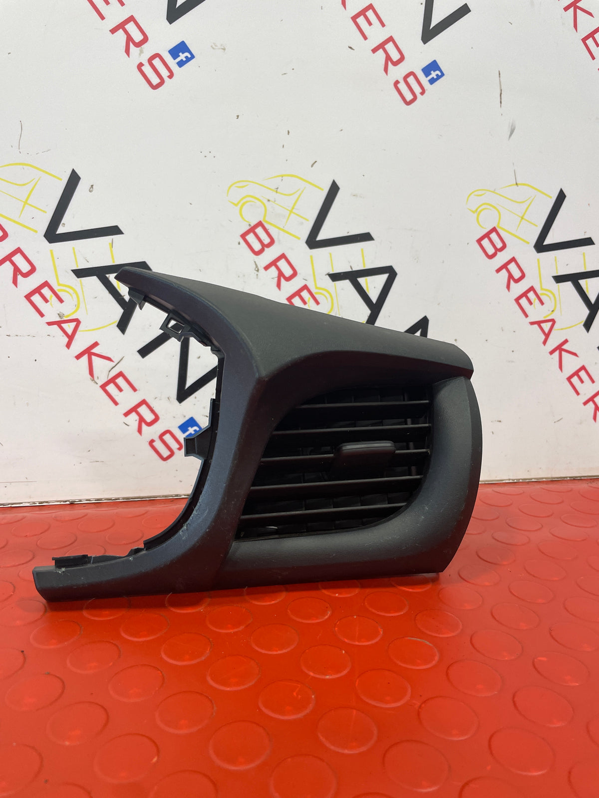 Toyota Hilux Mk8 DRIVERS SIDE DASH VENT 2017-2021 P/N 5565-0KK050