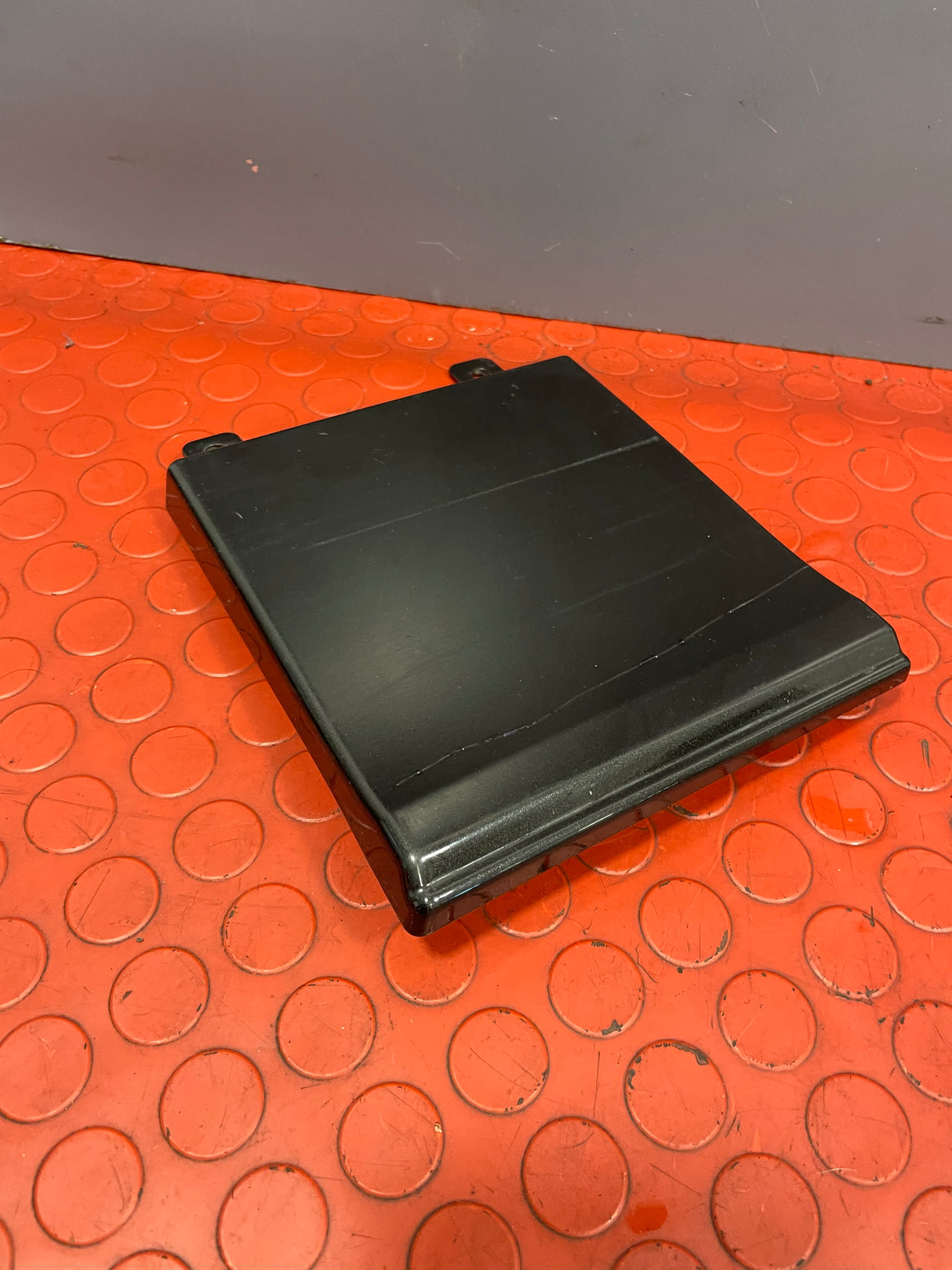 Renault Trafic/Vauxhall Vivaro/Nissan NV300 UNDER FUEL FILLER FLAP PASSENGER'S SIDE (Metallic Black) 2014-2019 P/N 788287806R