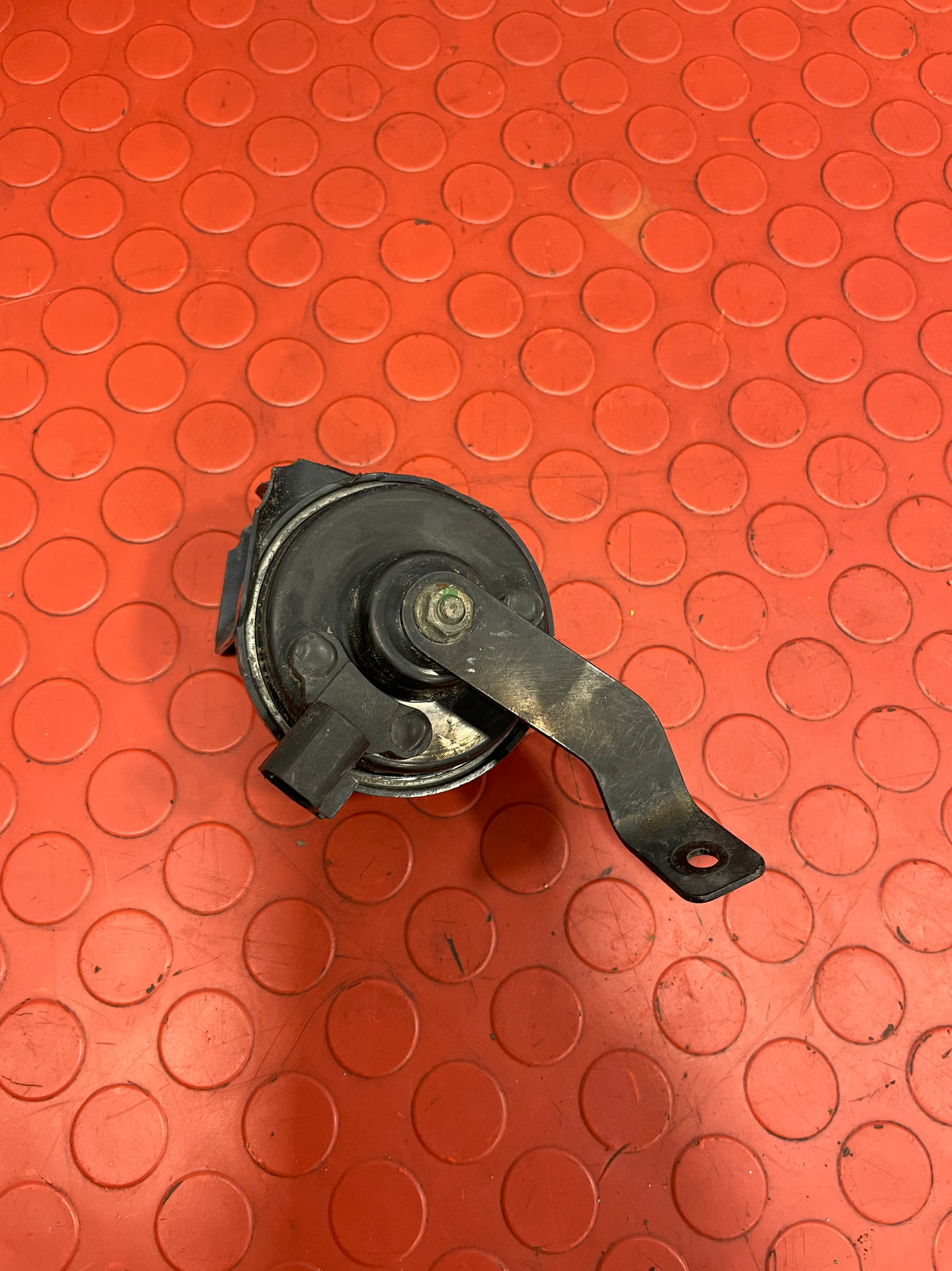 Saic Maxus Deliver 9 12V HORN (with damage) 2.0TD 2021-2024 P/N C00077411