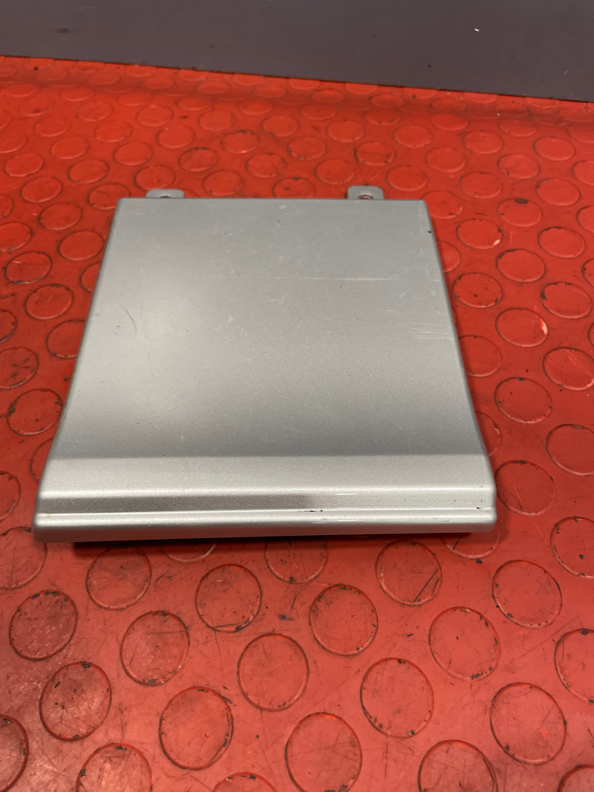 Renault Trafic/Vauxhall Vivaro/Nissan NV300 MOULDING UNDER FUEL FILLER FLAP PASSENGER'S SIDE (Silver) 2014-2019 P/N 788287806R