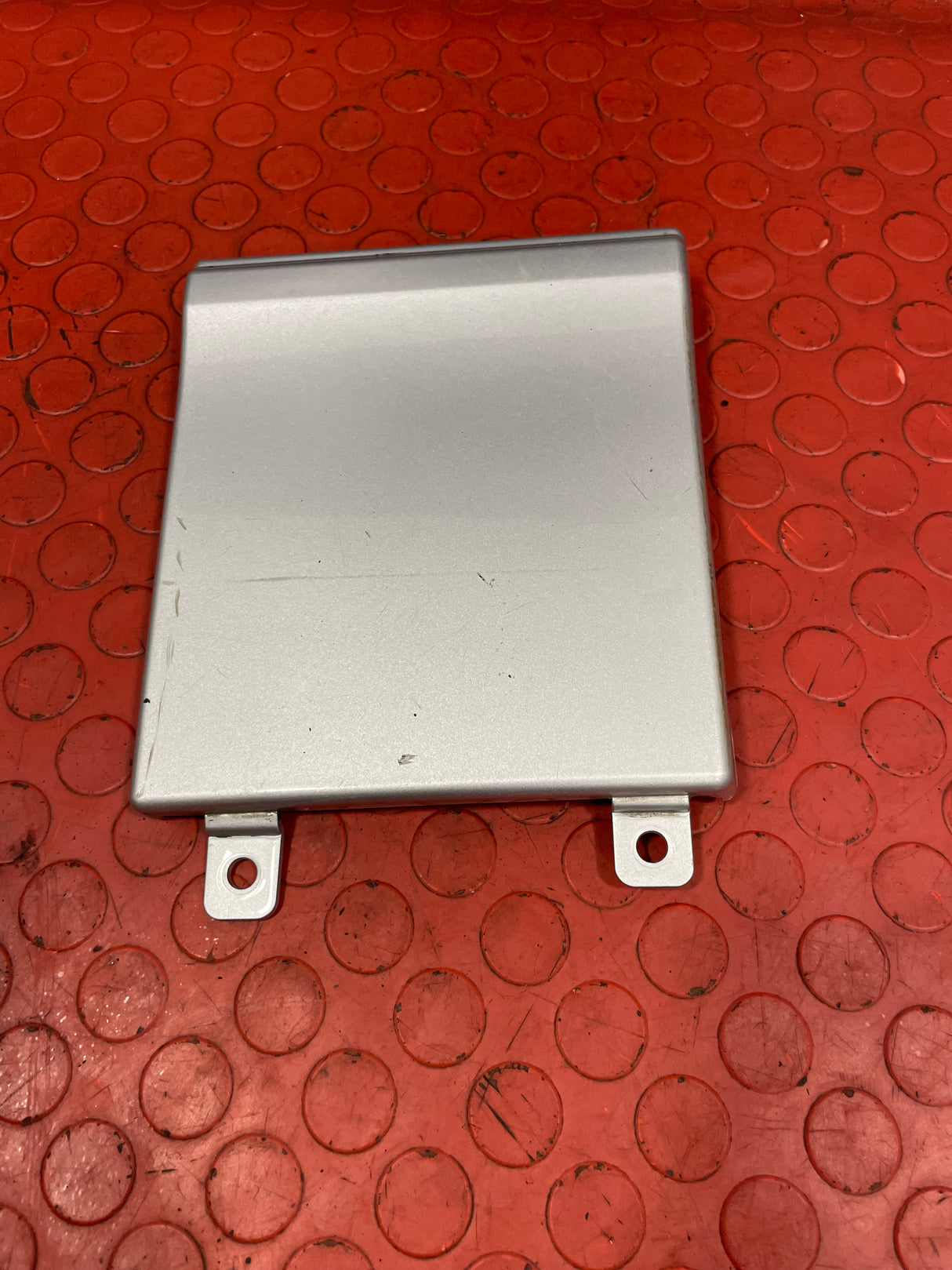 Renault Trafic/Vauxhall Vivaro/Nissan NV300 MOULDING UNDER FUEL FILLER FLAP PASSENGER'S SIDE (Silver) 2014-2019 P/N 788287806R