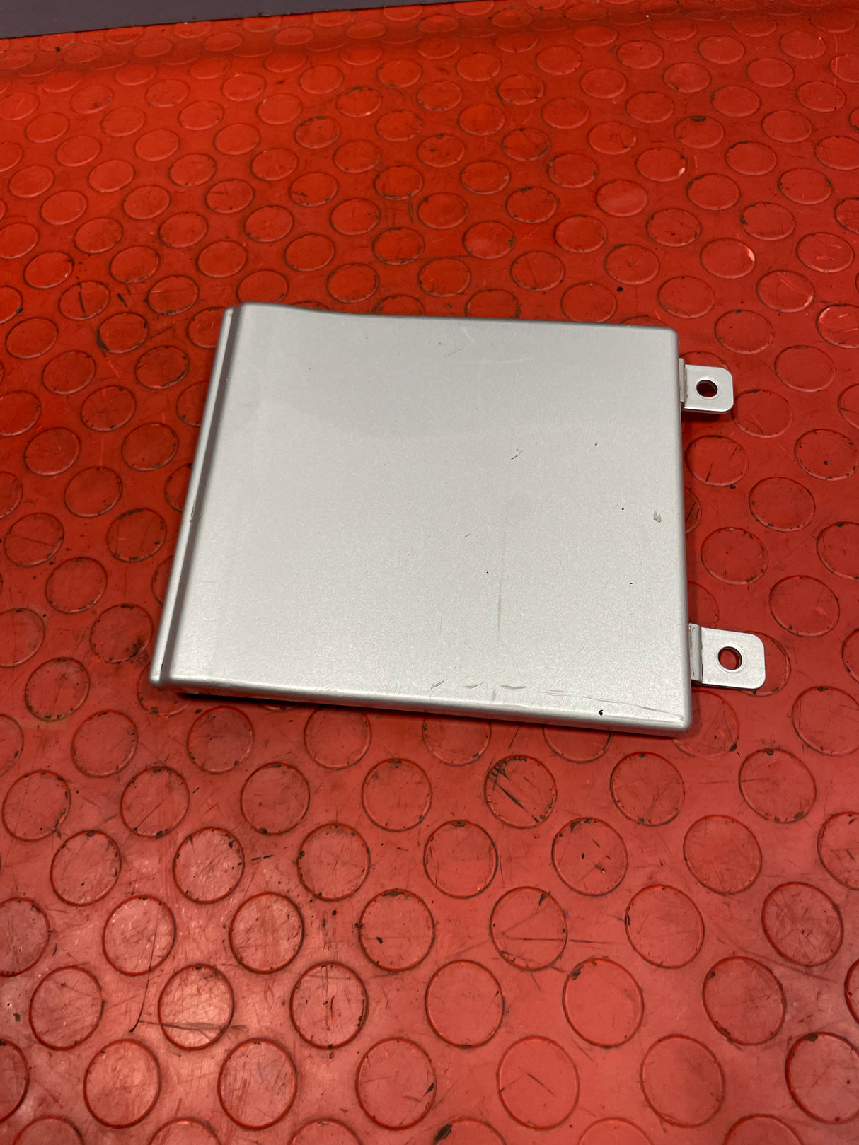 Renault Trafic/Vauxhall Vivaro/Nissan NV300 MOULDING UNDER FUEL FILLER FLAP PASSENGER'S SIDE (Silver) 2014-2019 P/N 788287806R