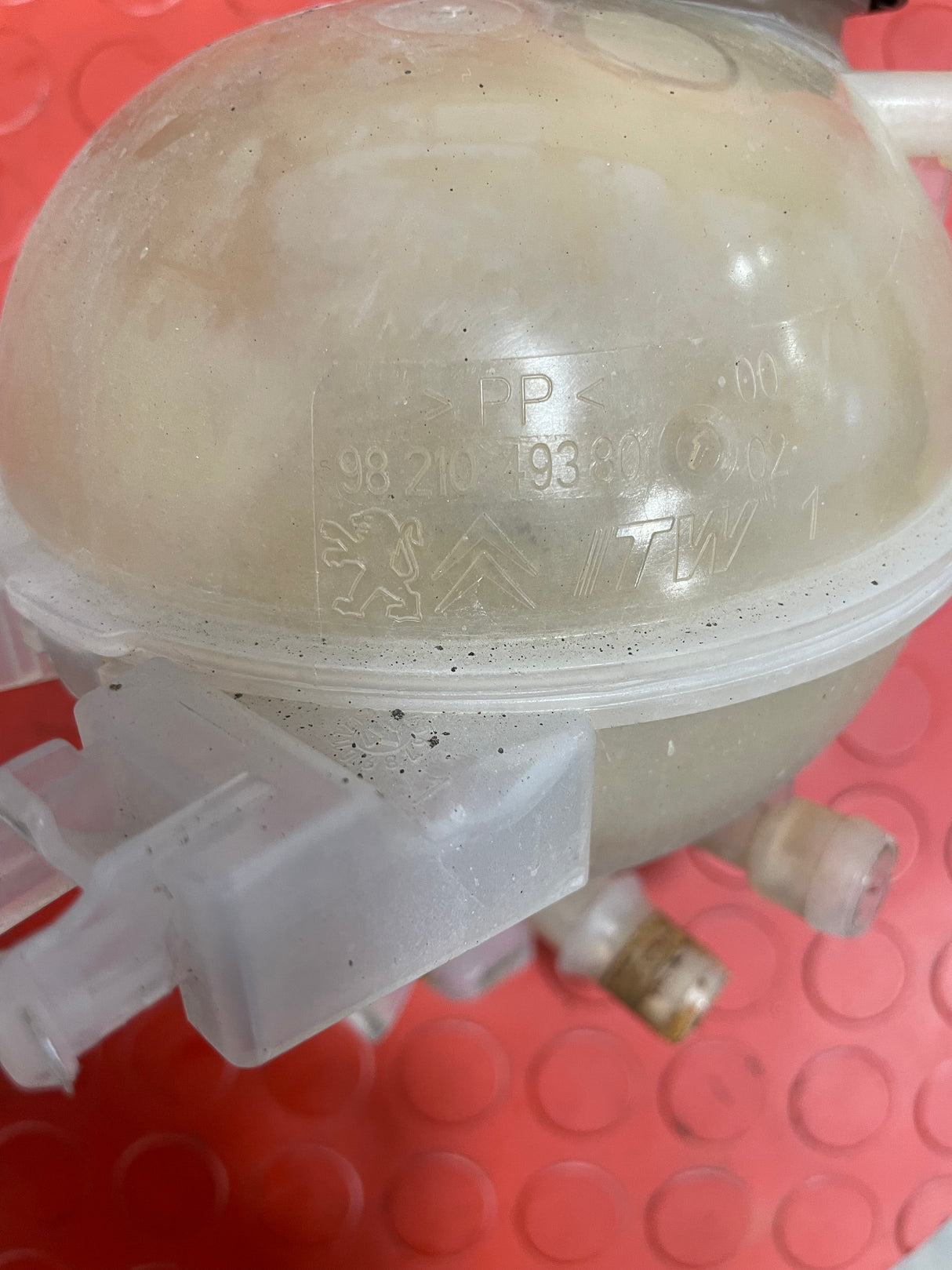 Citroen Dispatch/Peugeot Expert/Vauxhall Vivaro COOLANT EXPANSION TANK 2019-2023 P/N 9821049380