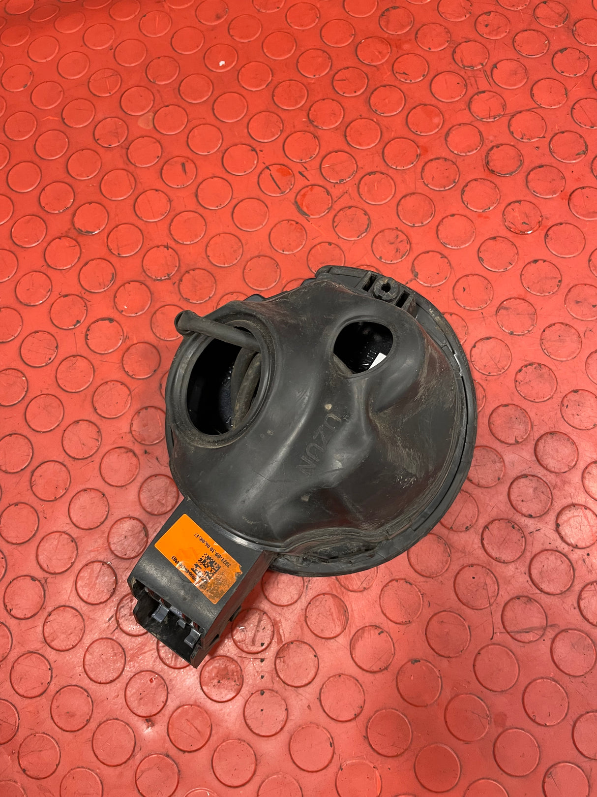 Fiat Doblo FUEL TANK FILLER CAP COVER W/ HOUSING P/N 00520878010E / 0521090650E