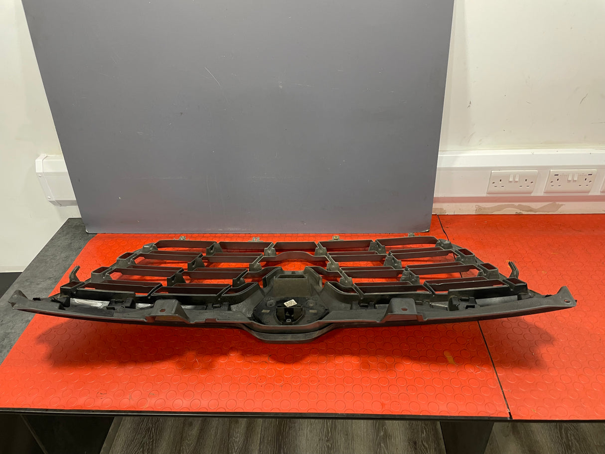 Renault Master FACELIFT FRONT BUMPER GRILLE (Damage Mounting Point Right Side) 2014-2021 P/N 623102803R / 623104199R