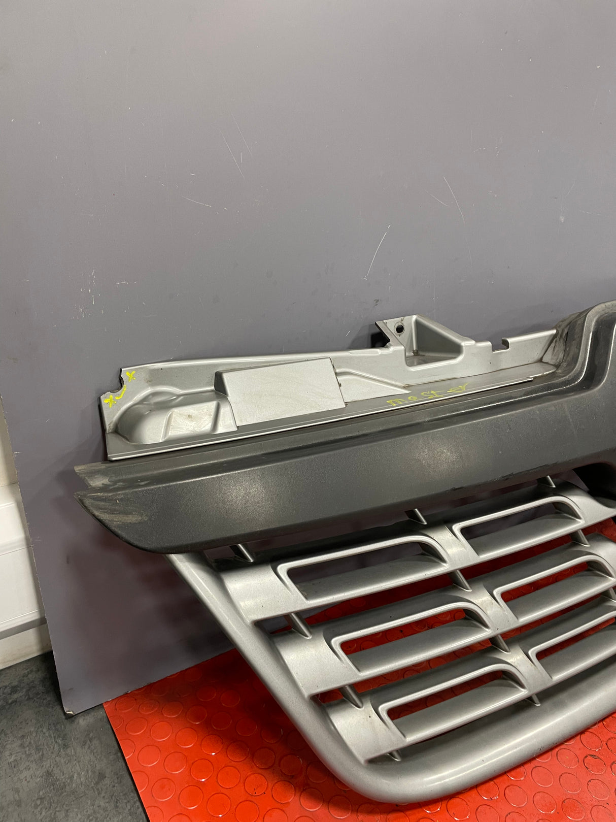 Renault Master FACELIFT FRONT BUMPER GRILLE (Damage Mounting Point Right Side) 2014-2021 P/N 623102803R / 623104199R