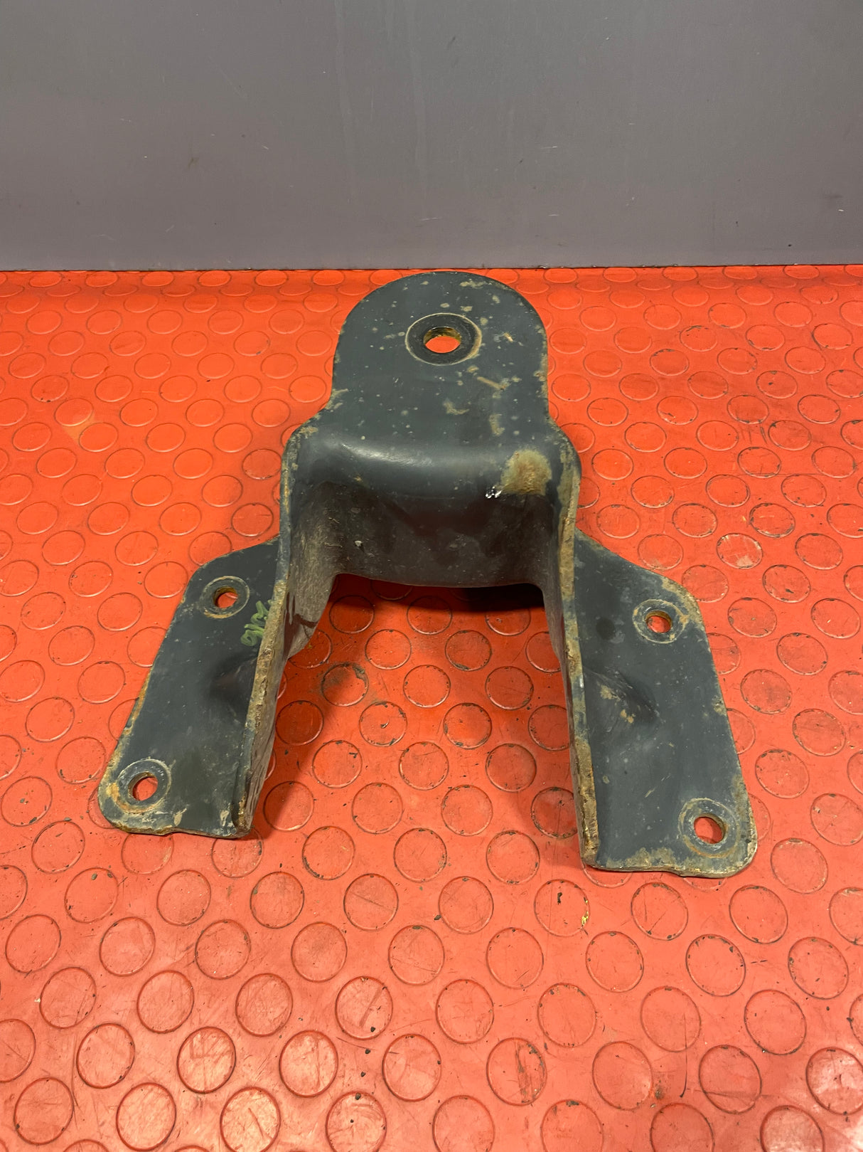 Ford Transit Tipper Mk8 REAR SPRING CARRIER Fits Both Sides 2.2 2014-2021 P/N BK315785AC - 1